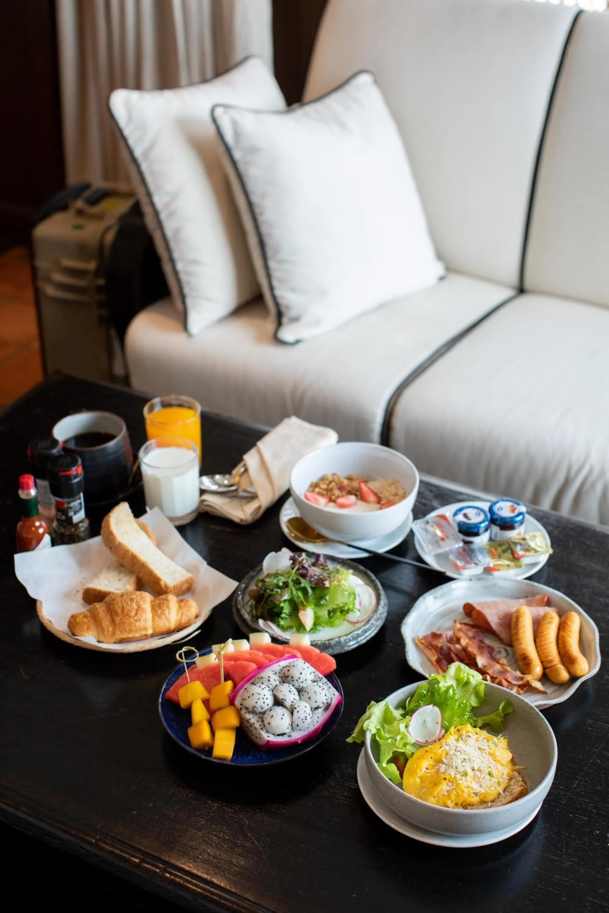 Breakfast in The Bridge An Eclectic Luxotel