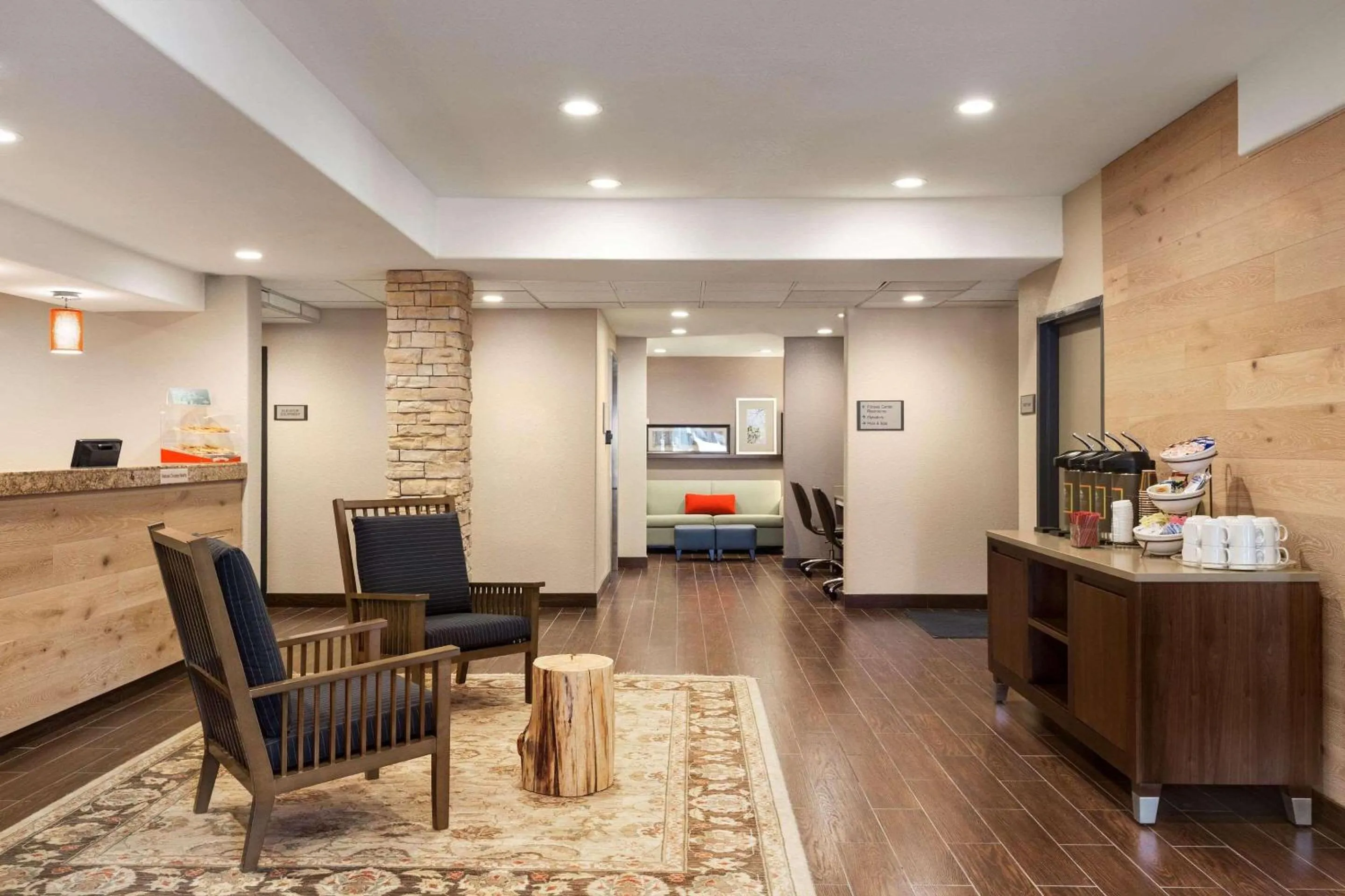 Lobby or reception in Country Inn & Suites by Radisson, Flagstaff, AZ