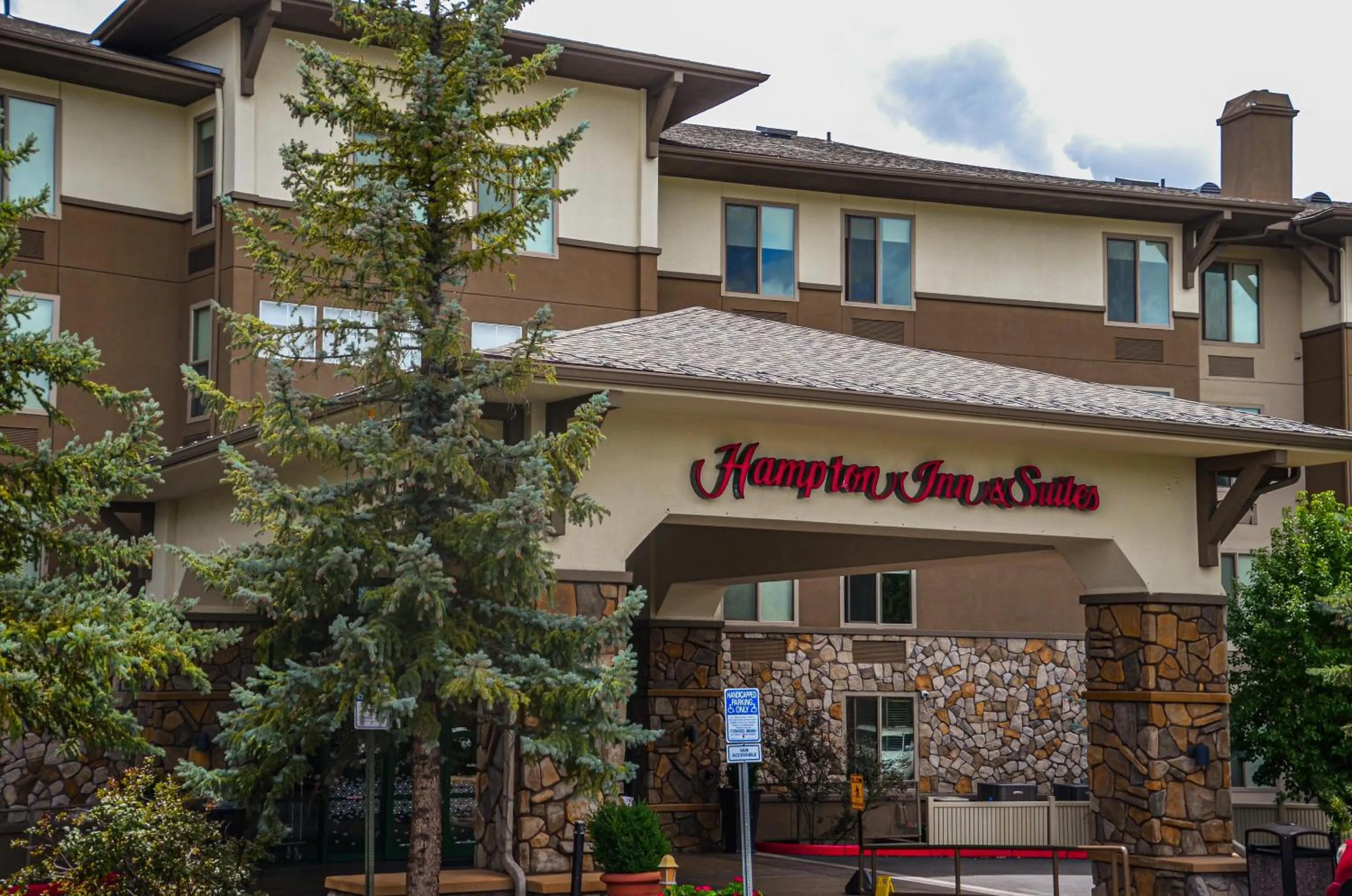 Property building in Hampton Inn & Suites Flagstaff - West