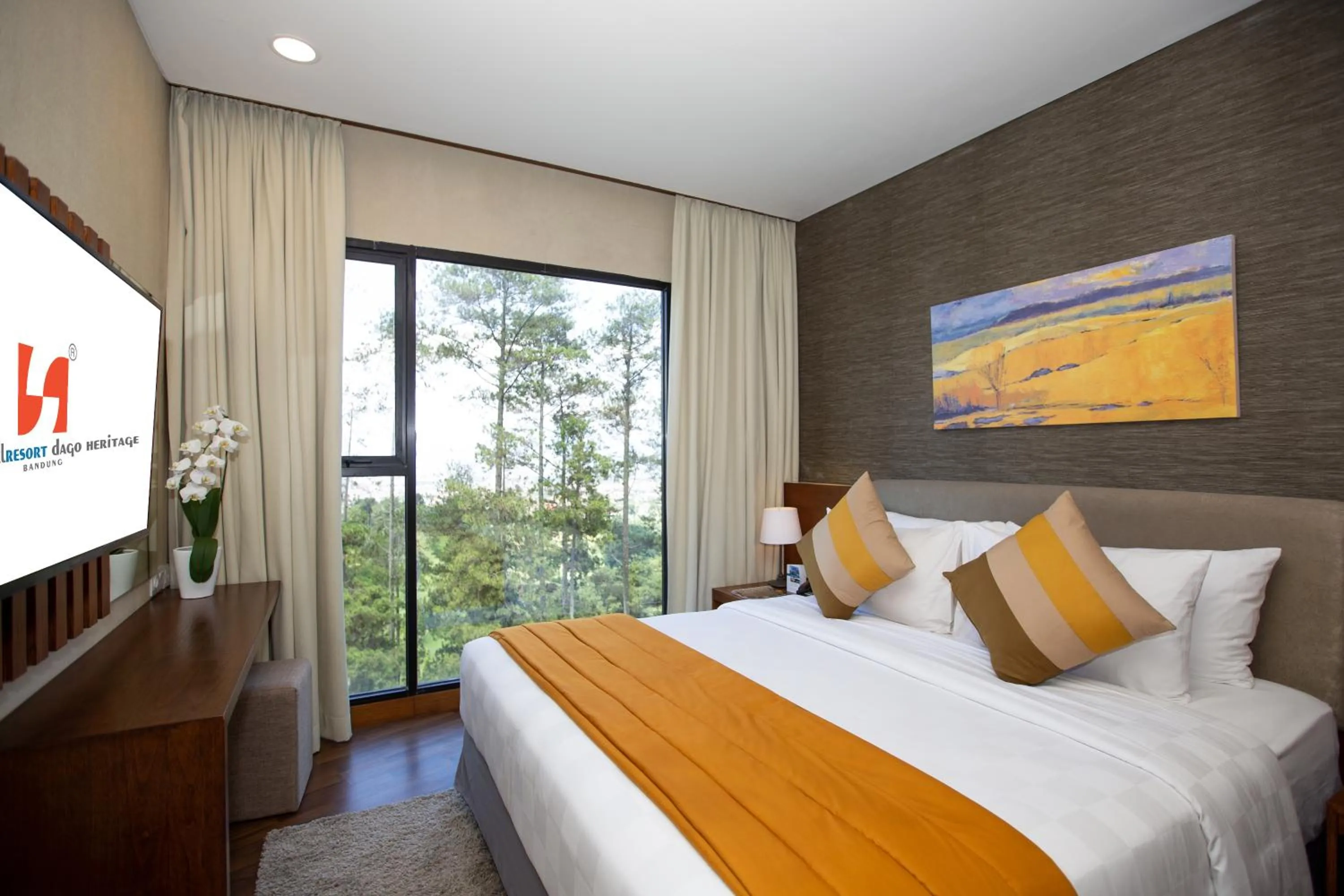 Bedroom, Bed in Swiss-Belresort Dago Heritage