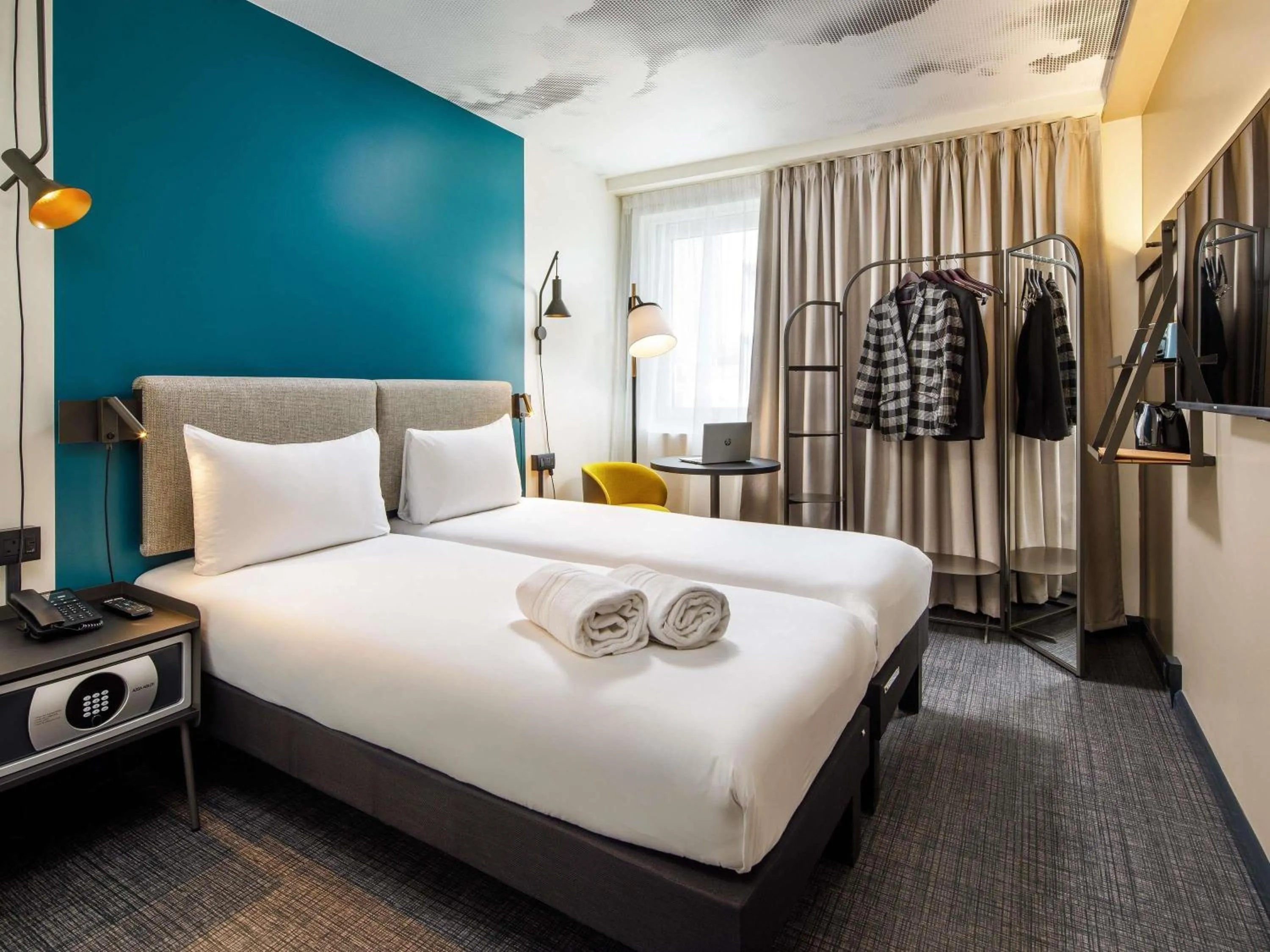 Bedroom, Bed in ibis London Blackfriars