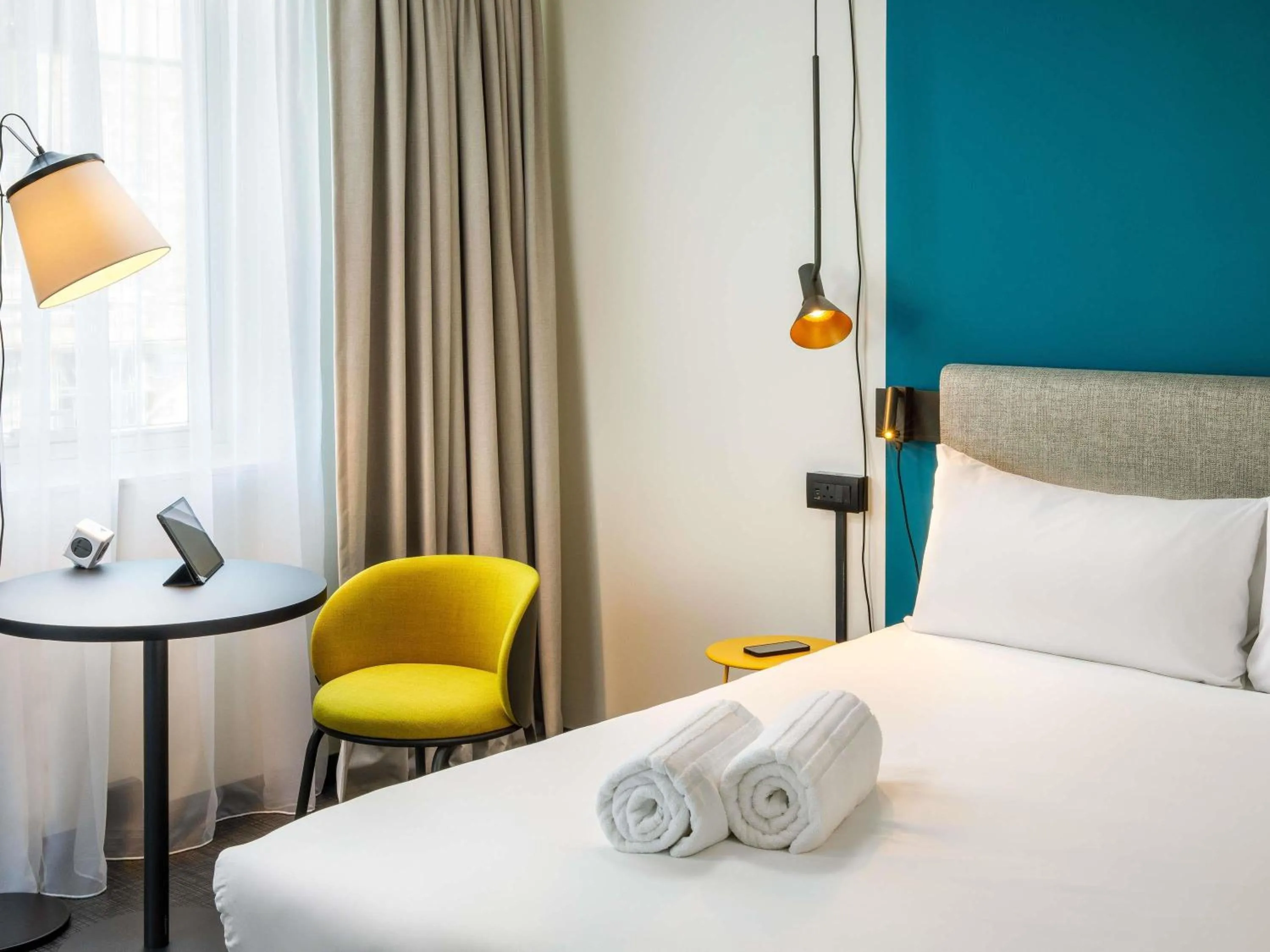 Bedroom, Bed in ibis London Blackfriars