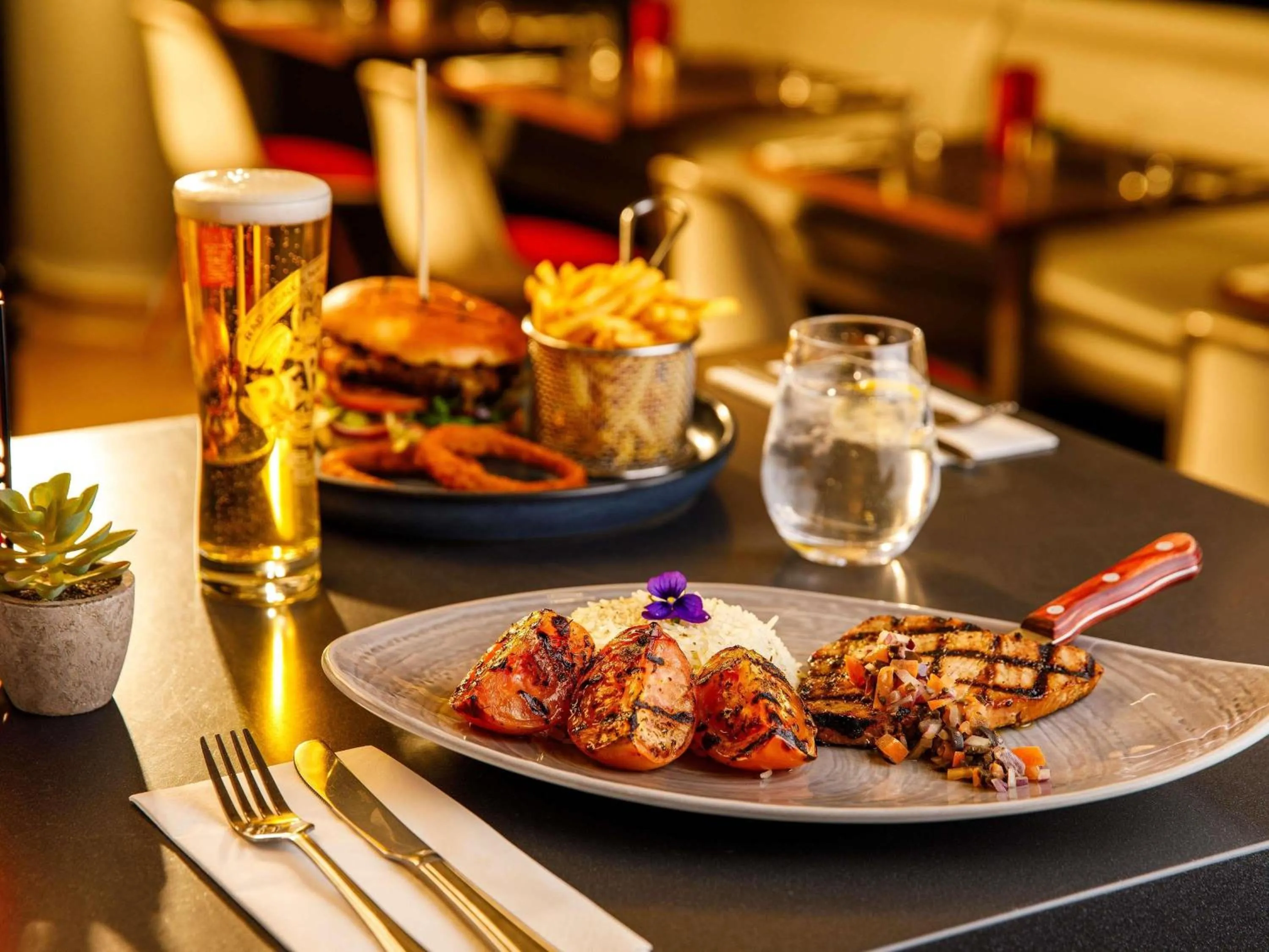 Restaurant/places to eat in ibis London Blackfriars