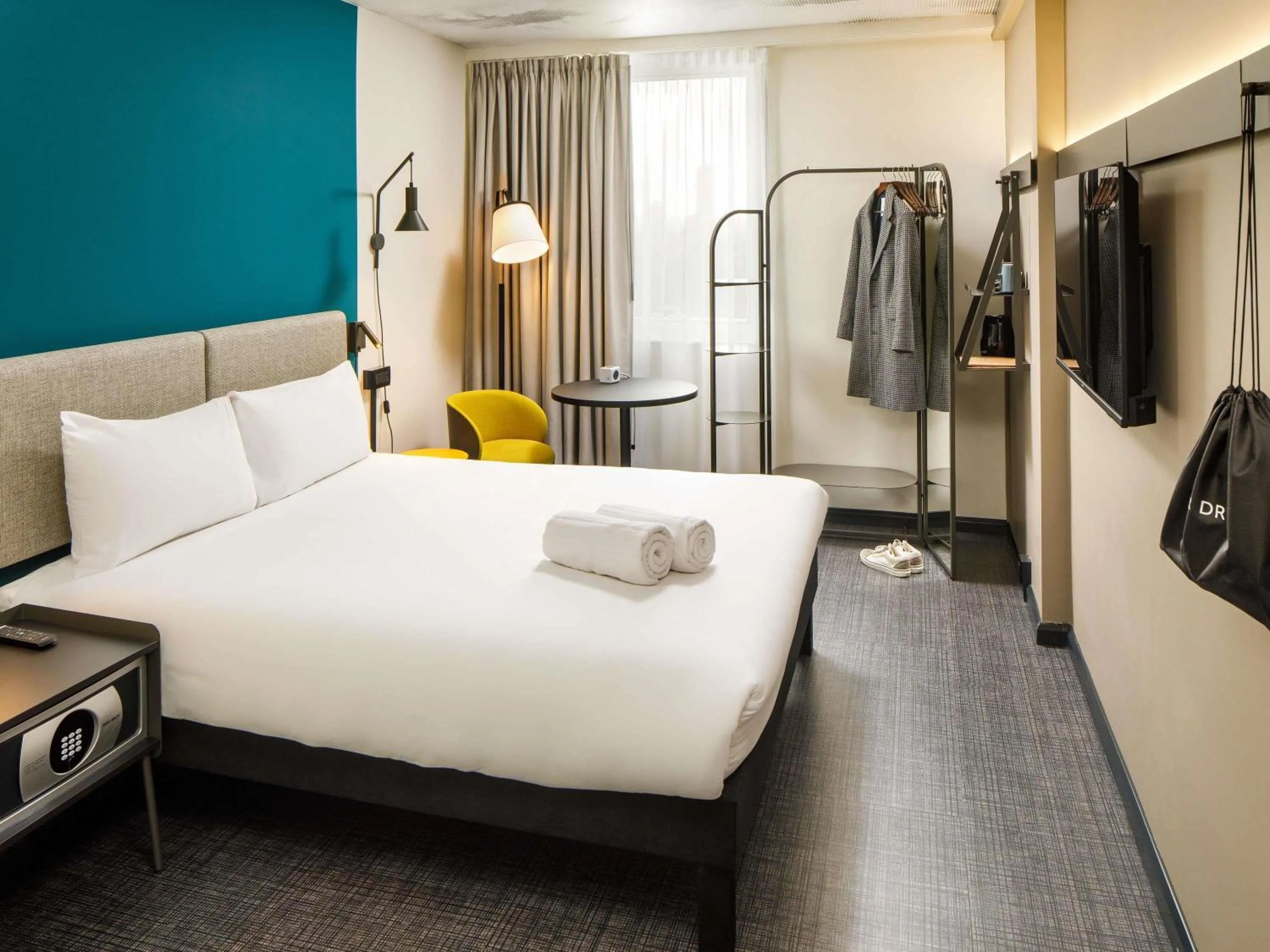 Bedroom, Bed in ibis London Blackfriars