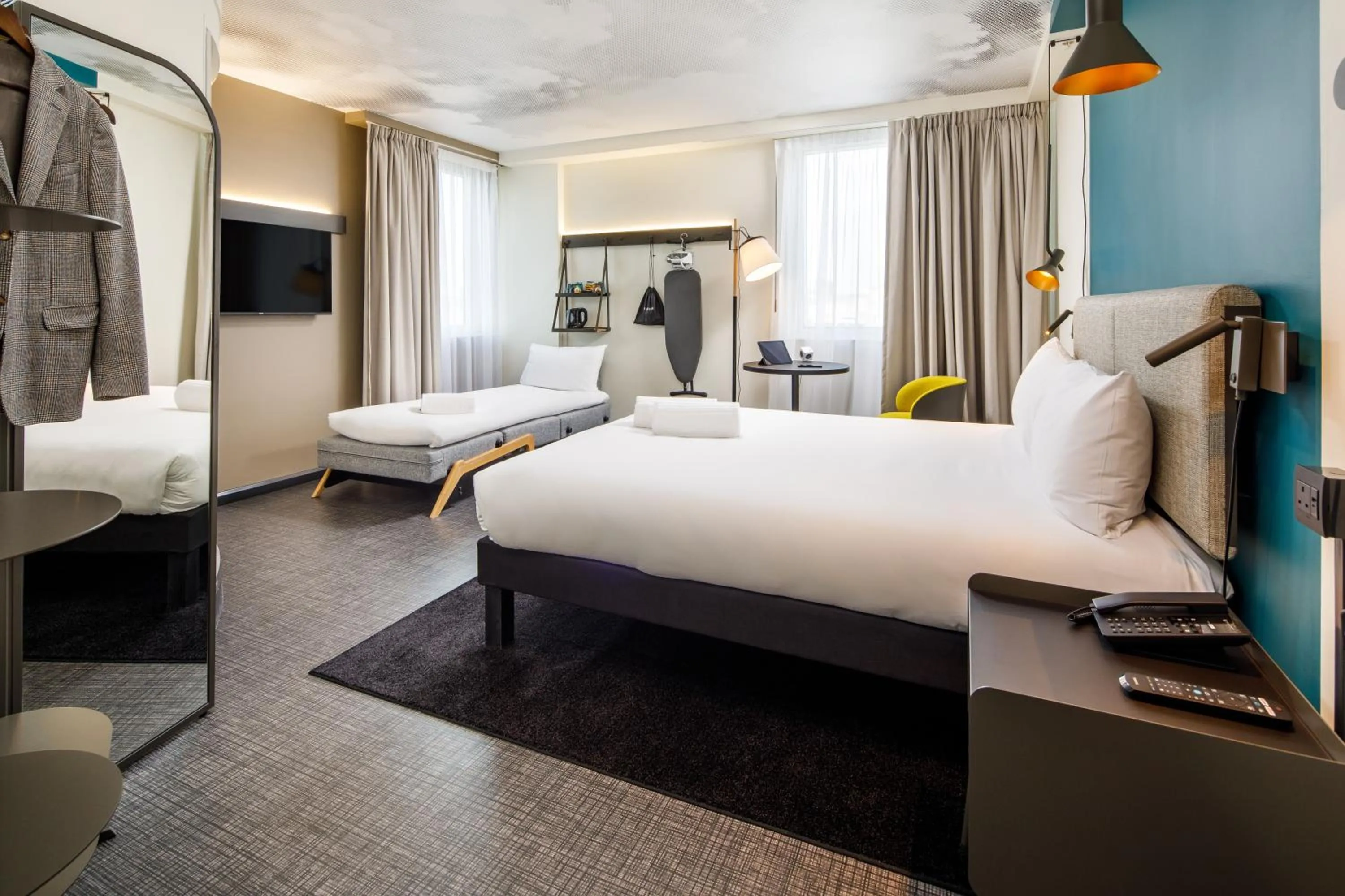 Bedroom, Bed in ibis London Blackfriars