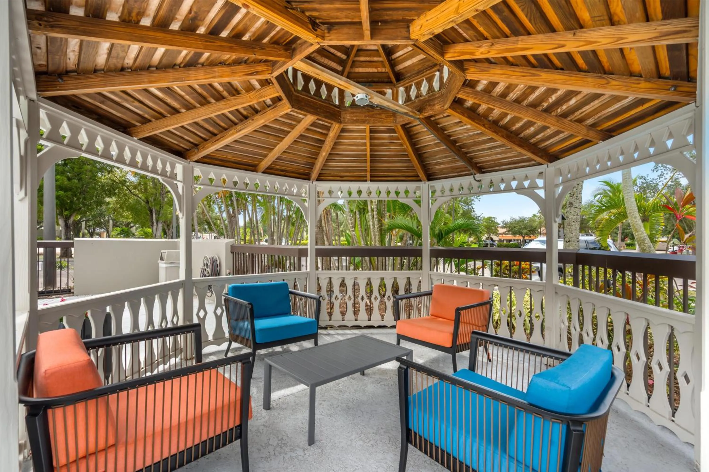 Patio in Hampton Inn Fort Myers-Airport & I-75