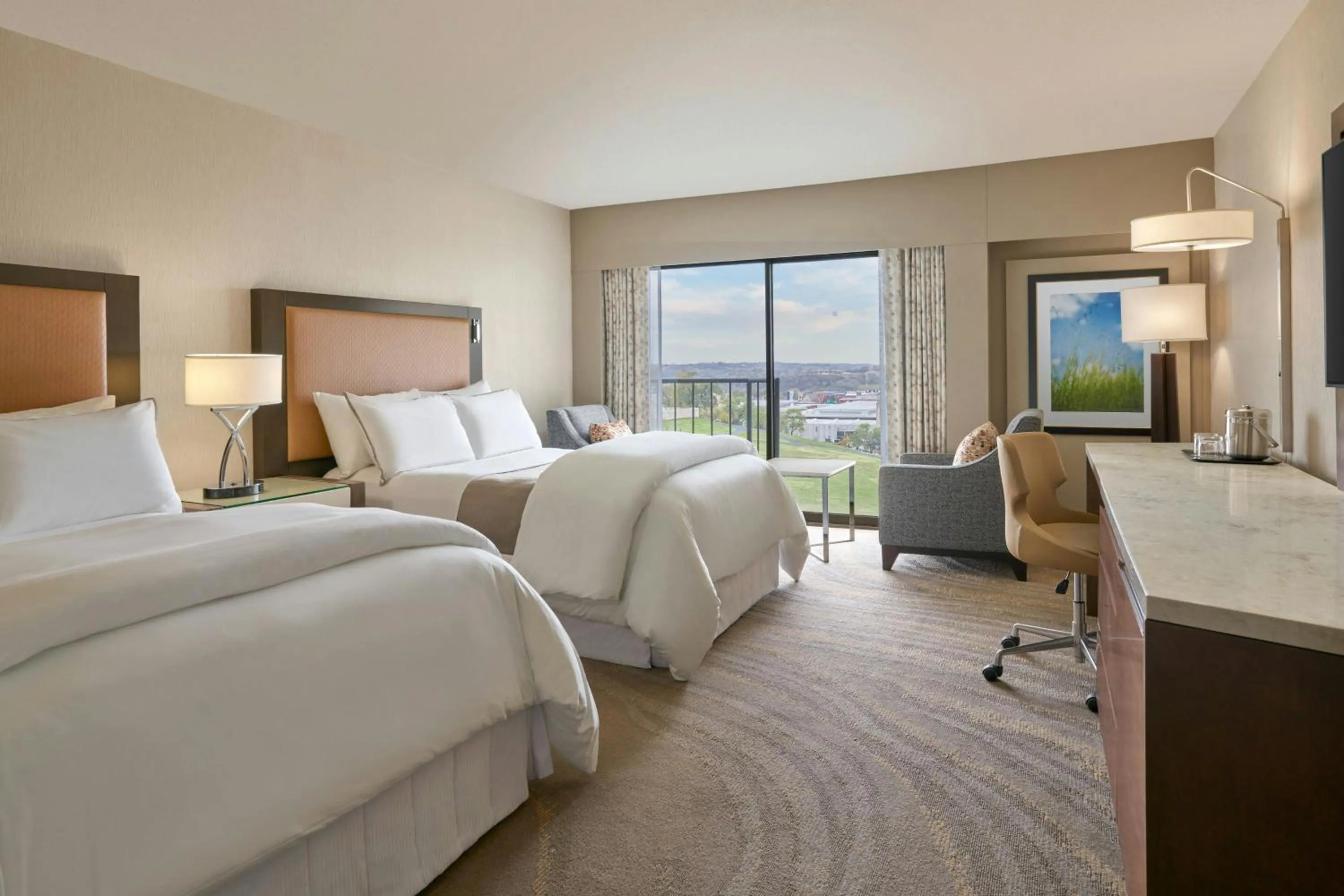 Photo of the whole room, Bed in The Westin Kansas City at Crown Center