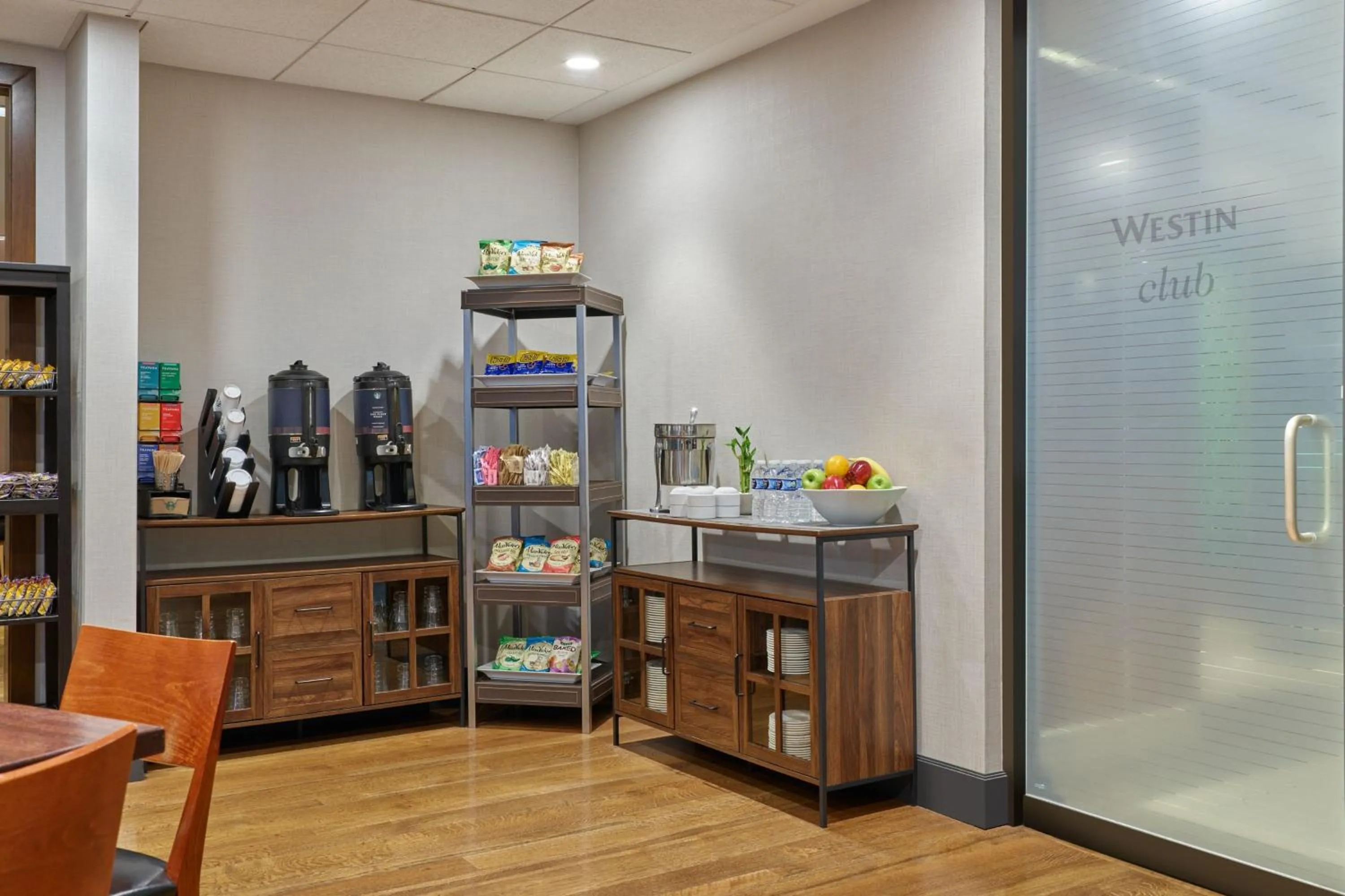 Lounge or bar in The Westin Kansas City at Crown Center