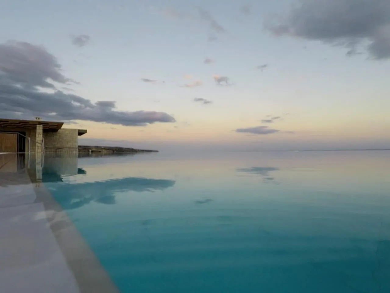 Swimming pool in Portela Suites Kastri