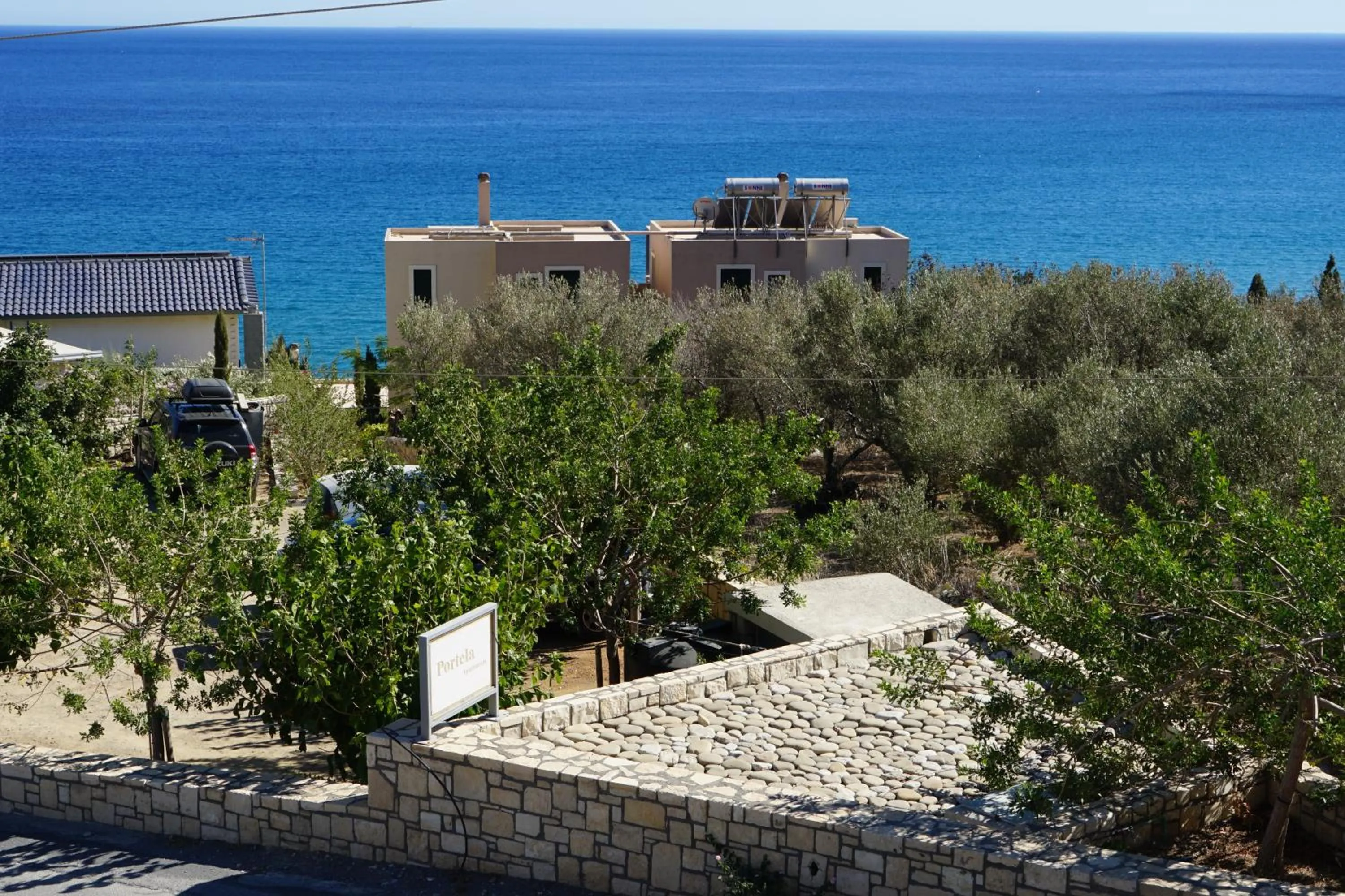 Facade/entrance in Portela Suites Kastri