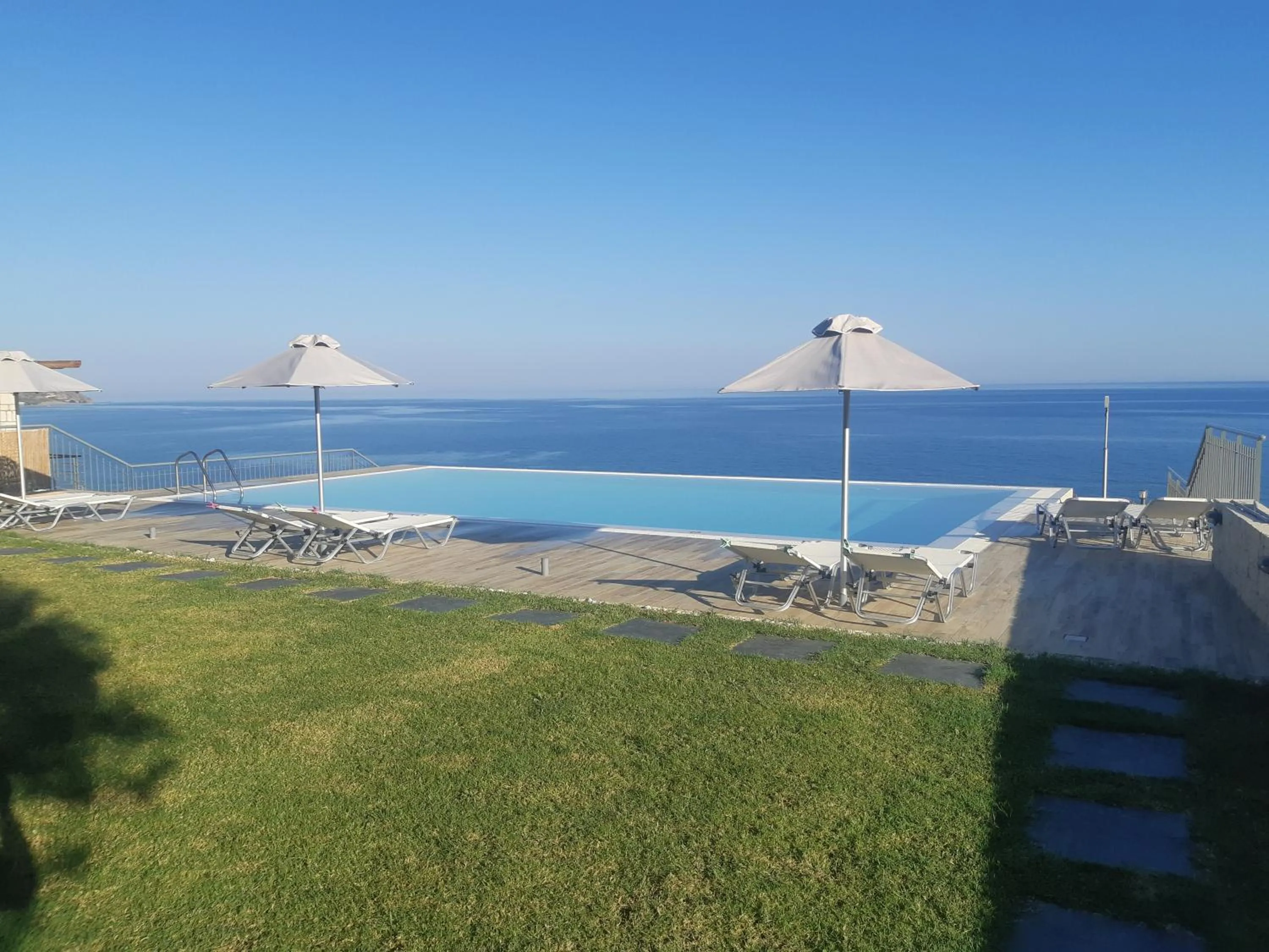 Swimming pool in Portela Suites Kastri