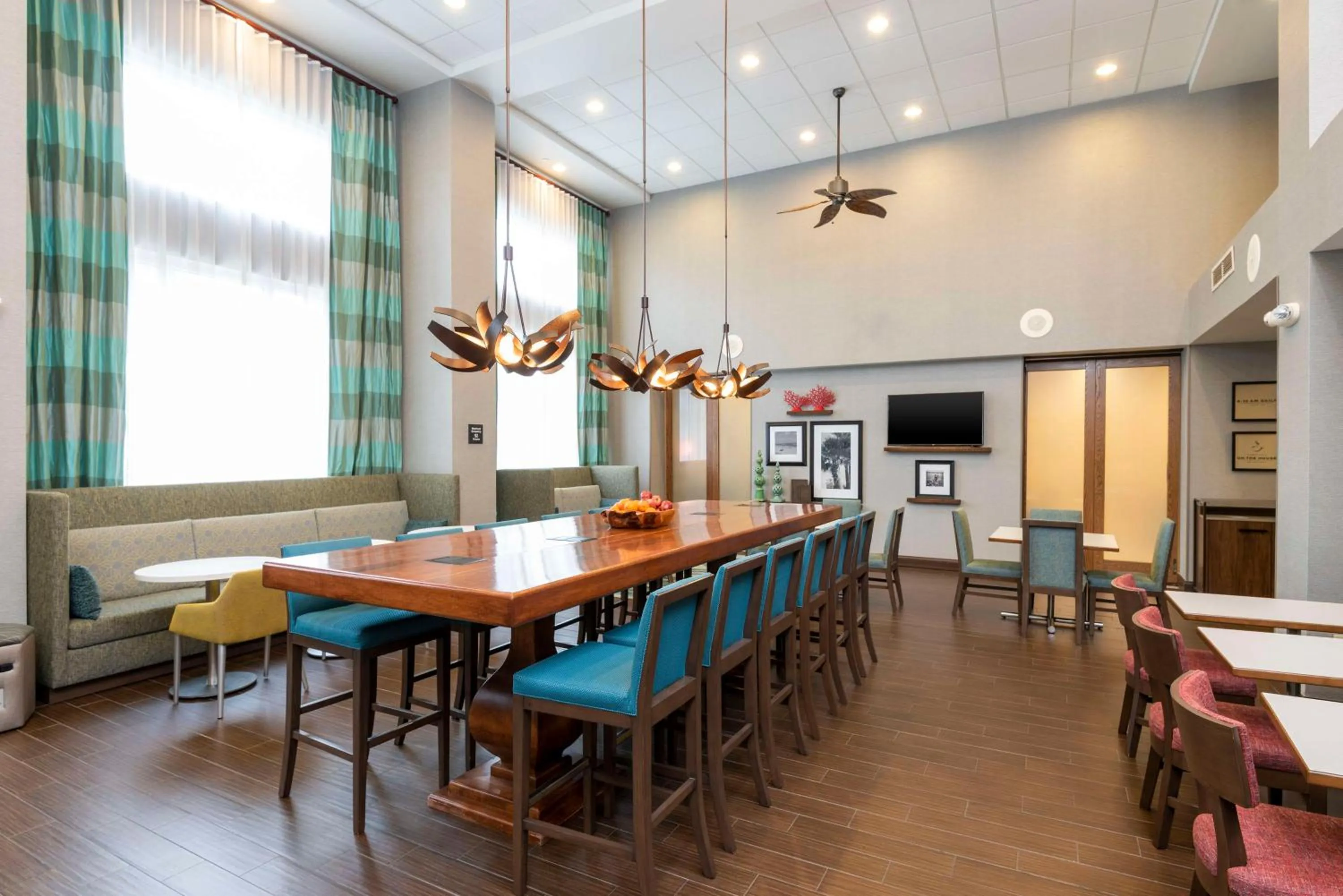 Breakfast in Hampton Inn & Suites Fort Myers-Colonial Boulevard