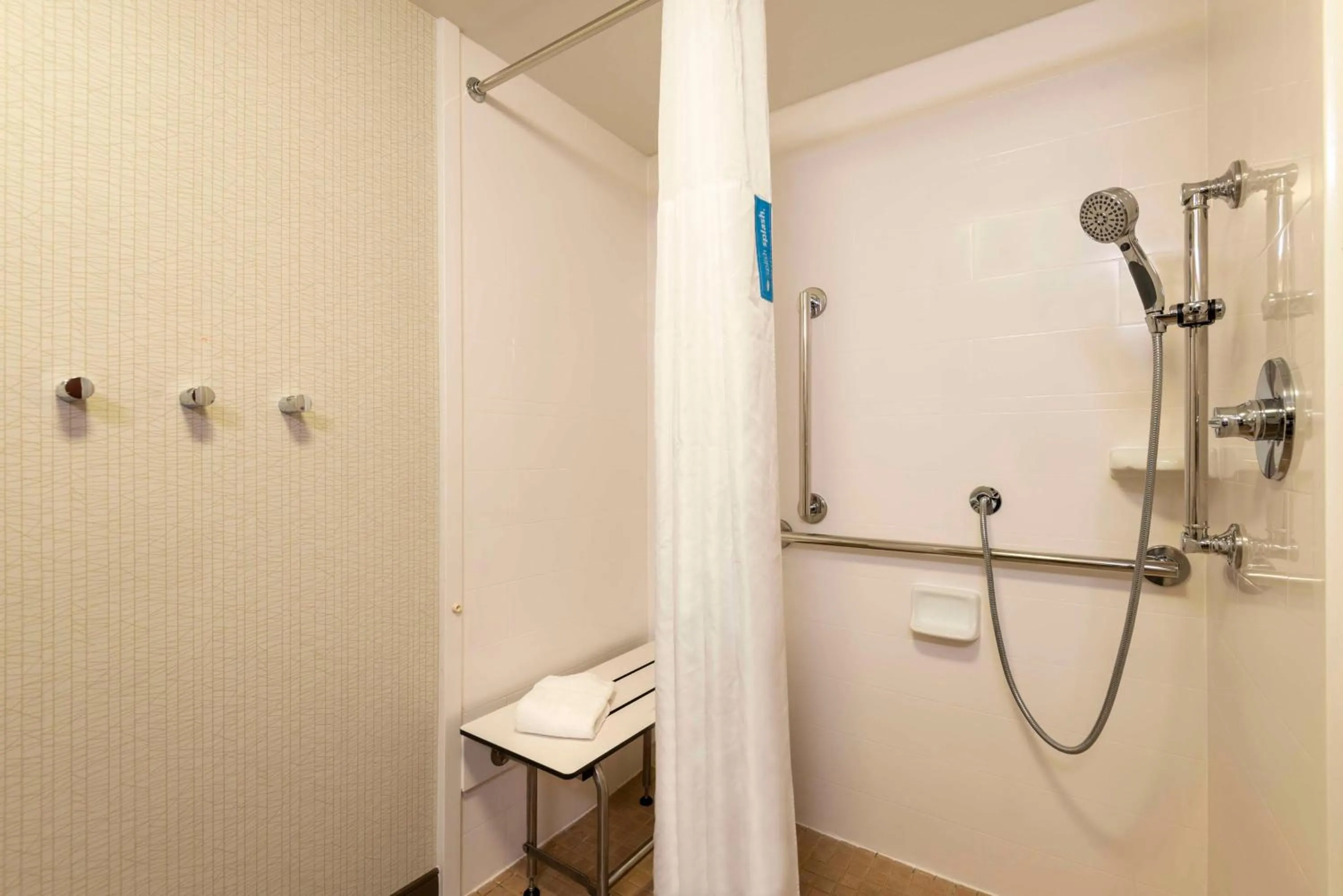 Bathroom in Hampton Inn & Suites Fort Myers-Colonial Boulevard