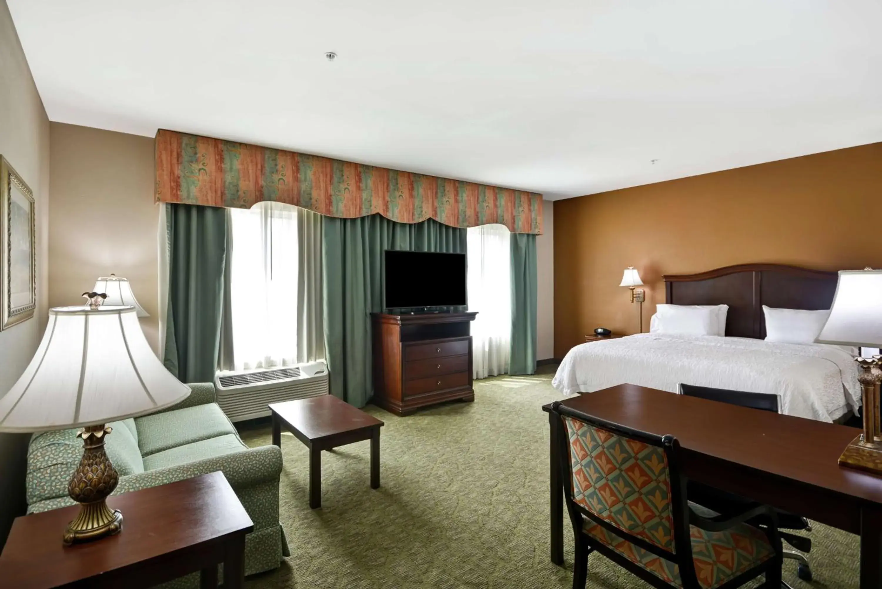 Executive King Room with Sofa Bed - Non-Smoking in Hampton Inn Corpus Christi - Northwest I-37 Executive King Room with Sofa Bed - Non-Smoking in Hampton Inn Corpus Christi - Northwest I-37