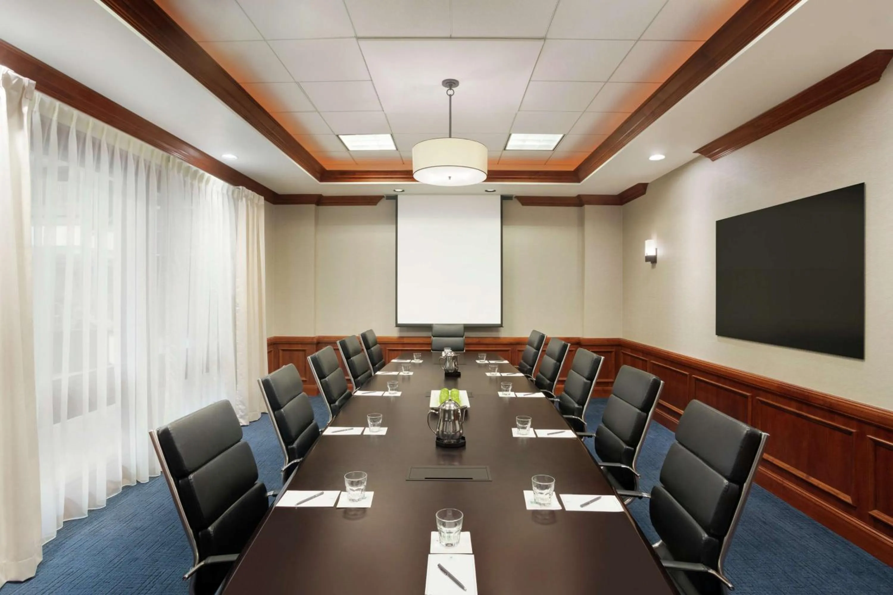 Meeting/conference room in Embassy Suites by Hilton Denver International Airport