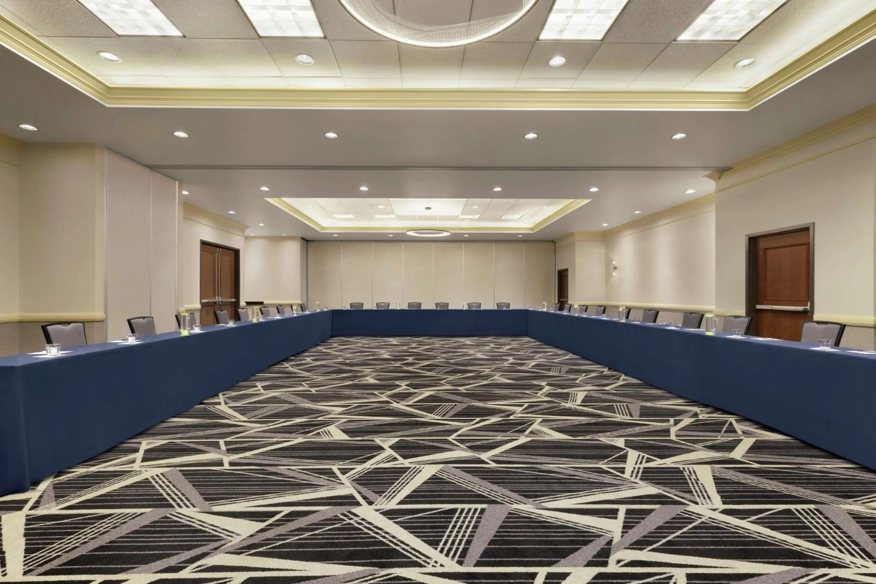 Meeting/conference room in Embassy Suites by Hilton Denver International Airport