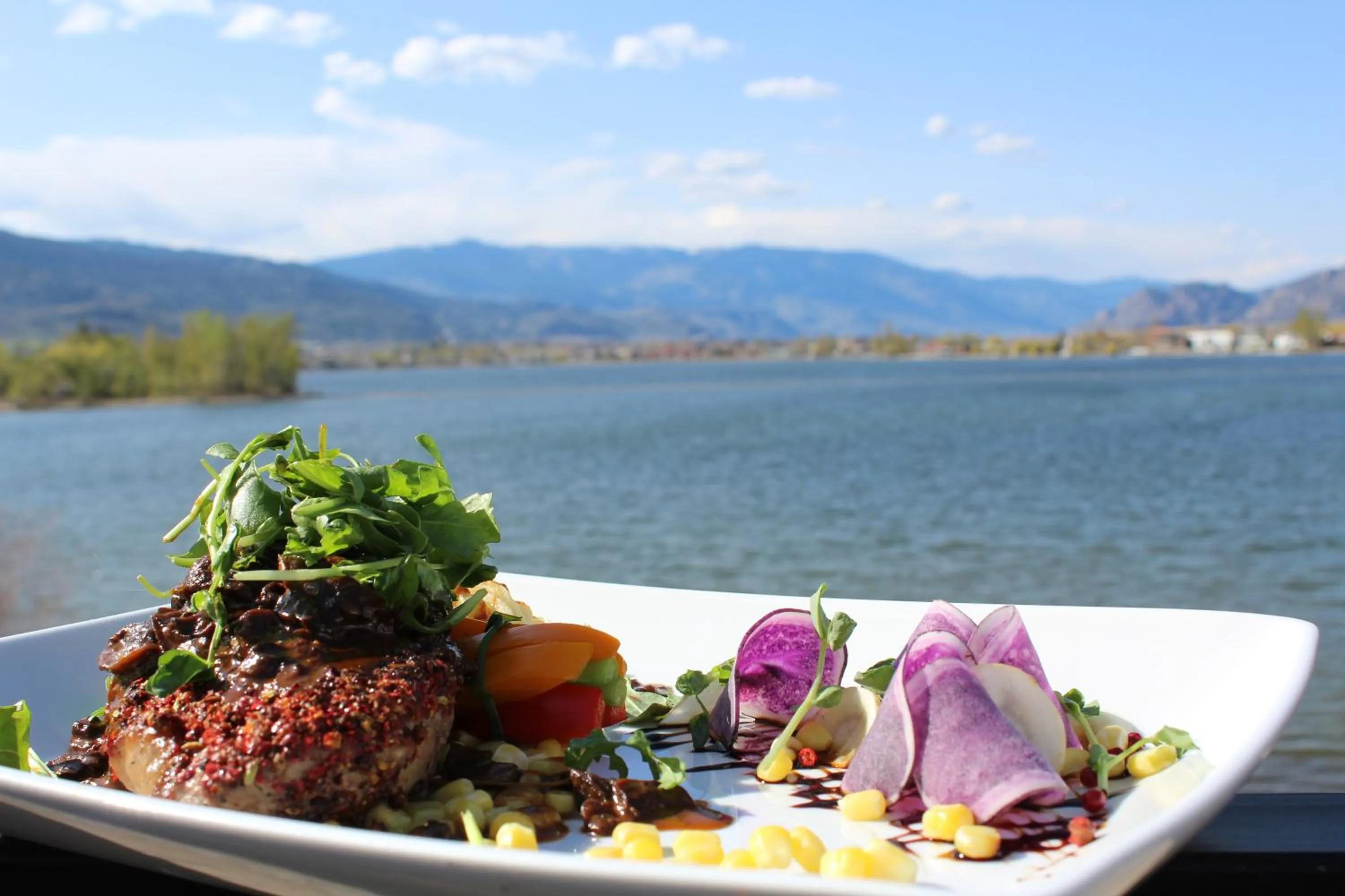 Restaurant/places to eat in Walnut Beach Resort