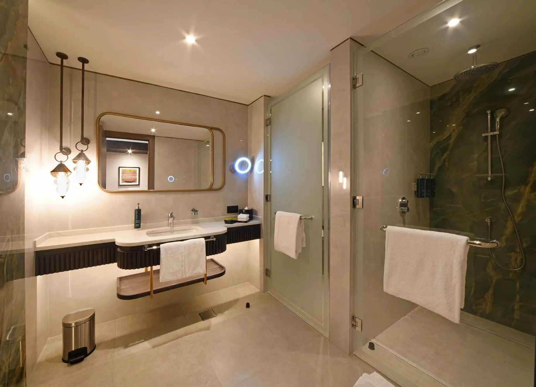 Shower in Hilton Amman