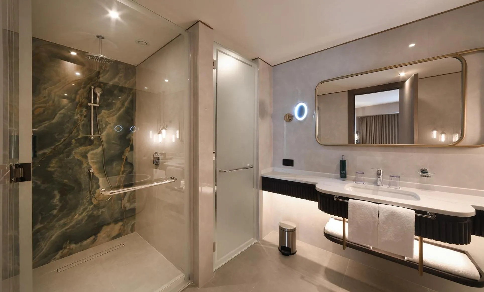 Shower in Hilton Amman