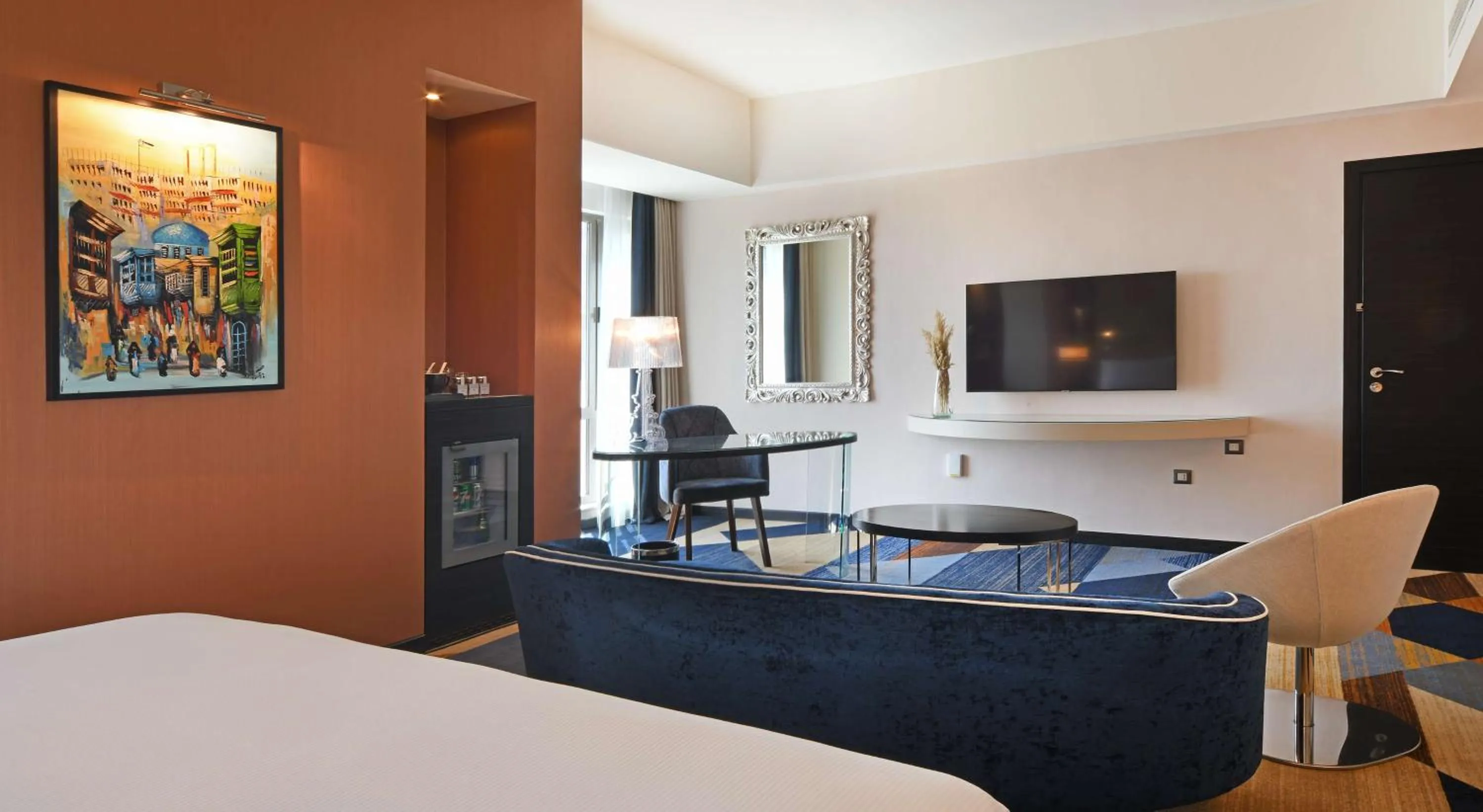 Living room, Bed in Hilton Amman