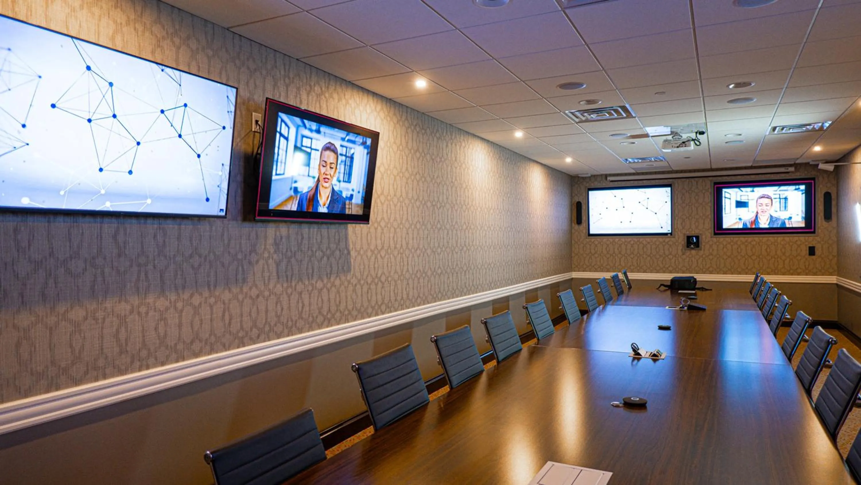 Meeting/conference room in Holiday Inn & Suites Philadelphia W - Drexel Hill by IHG