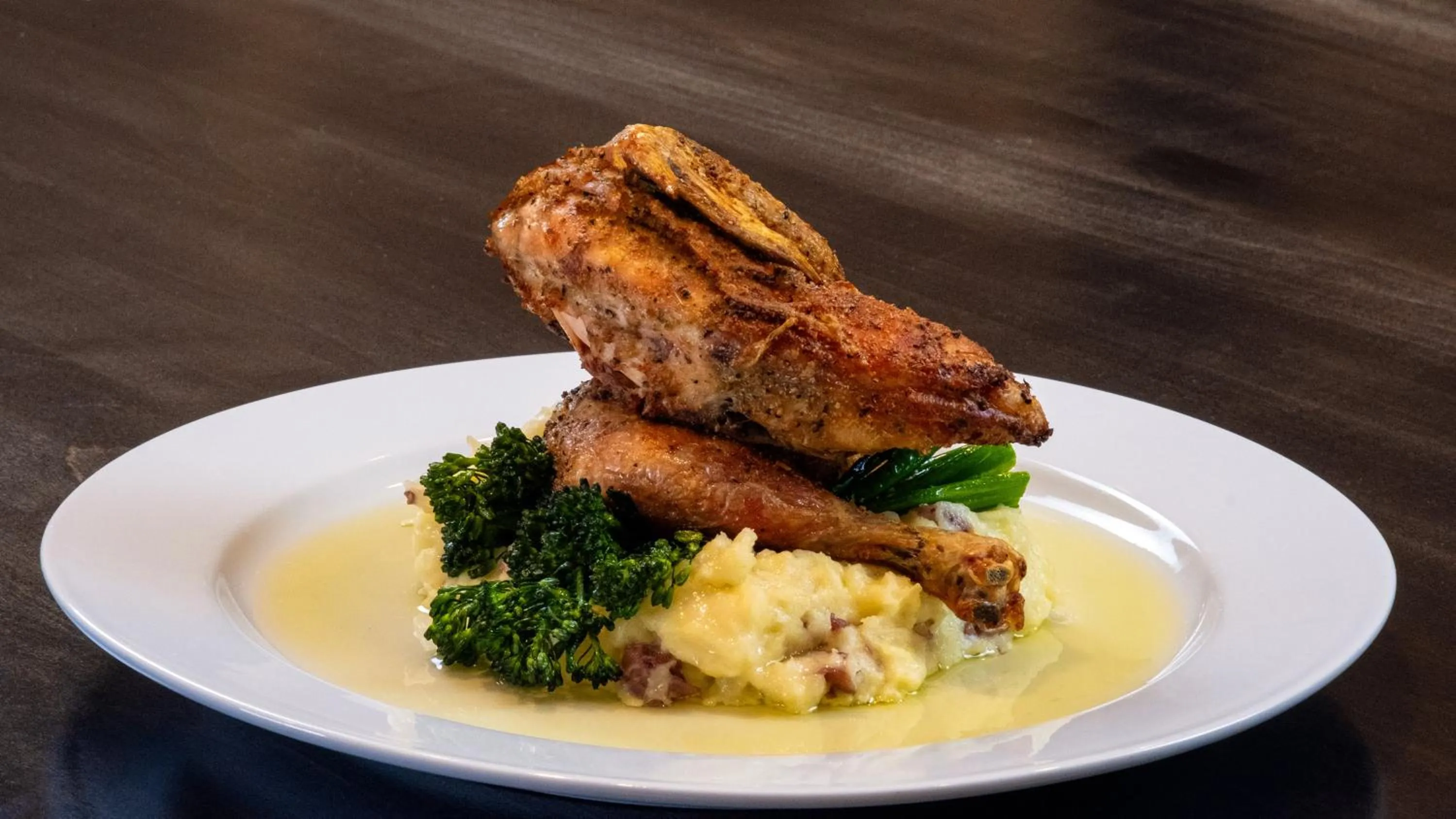 Restaurant/places to eat in Holiday Inn & Suites Philadelphia W - Drexel Hill by IHG