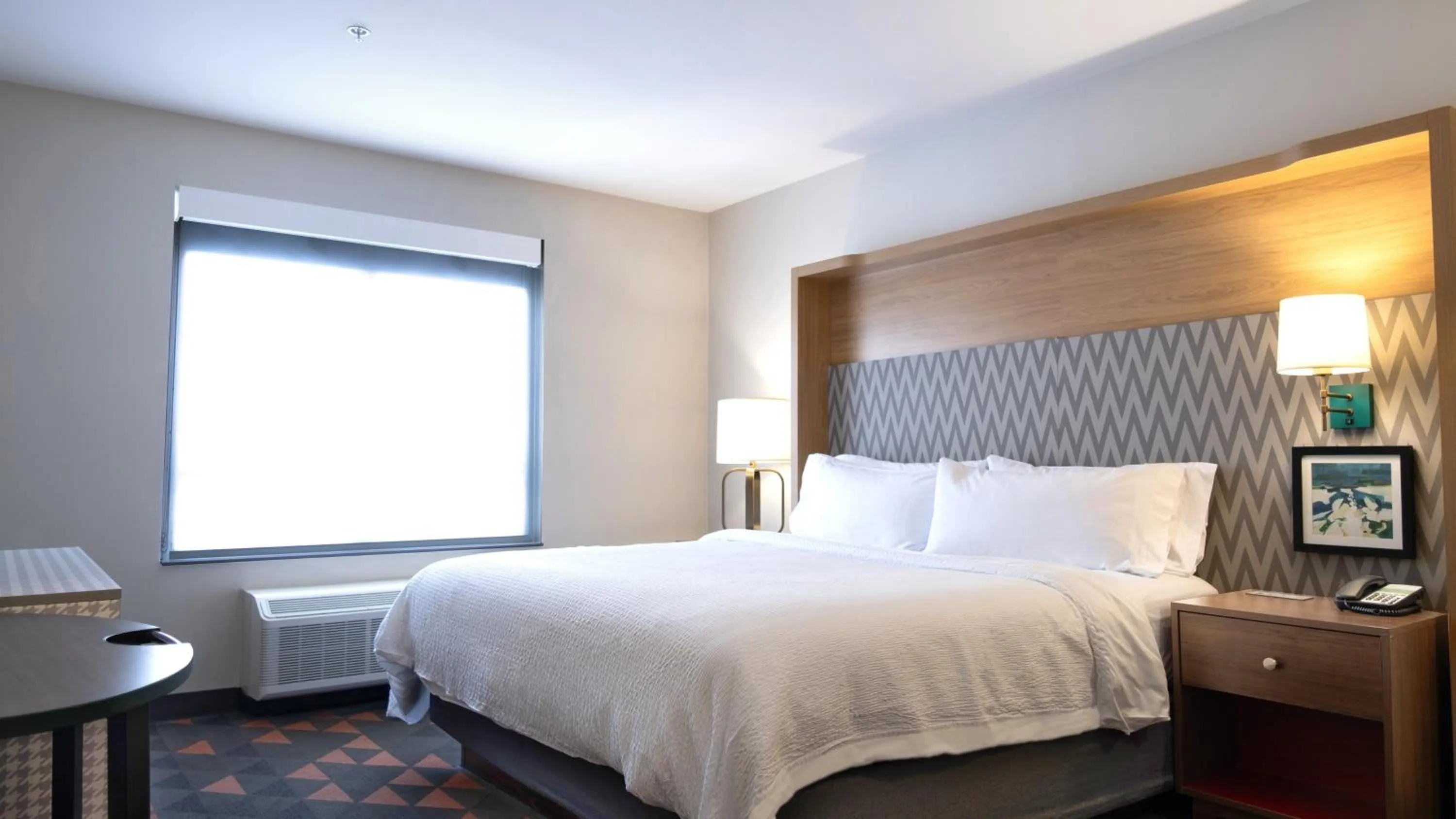 Photo of the whole room, Bed in Holiday Inn & Suites Philadelphia W - Drexel Hill by IHG