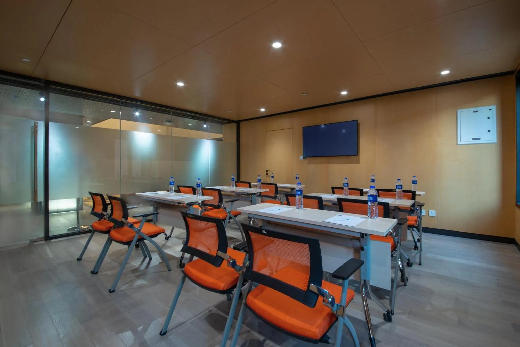 Meeting/conference room in Holiday Inn Express Beijing Shijingshan Parkview by IHG
