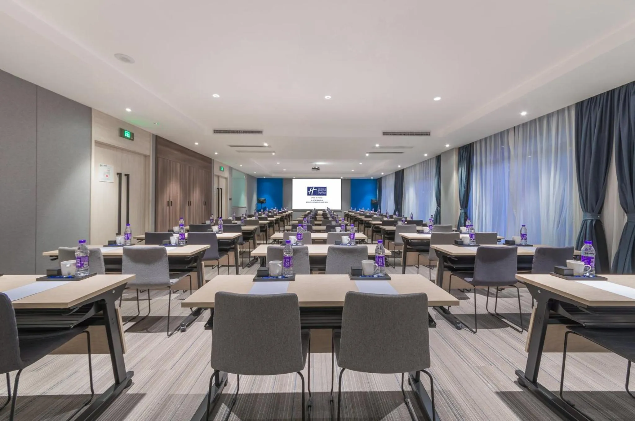 Meeting/conference room in Holiday Inn Express Beijing Shijingshan Parkview by IHG