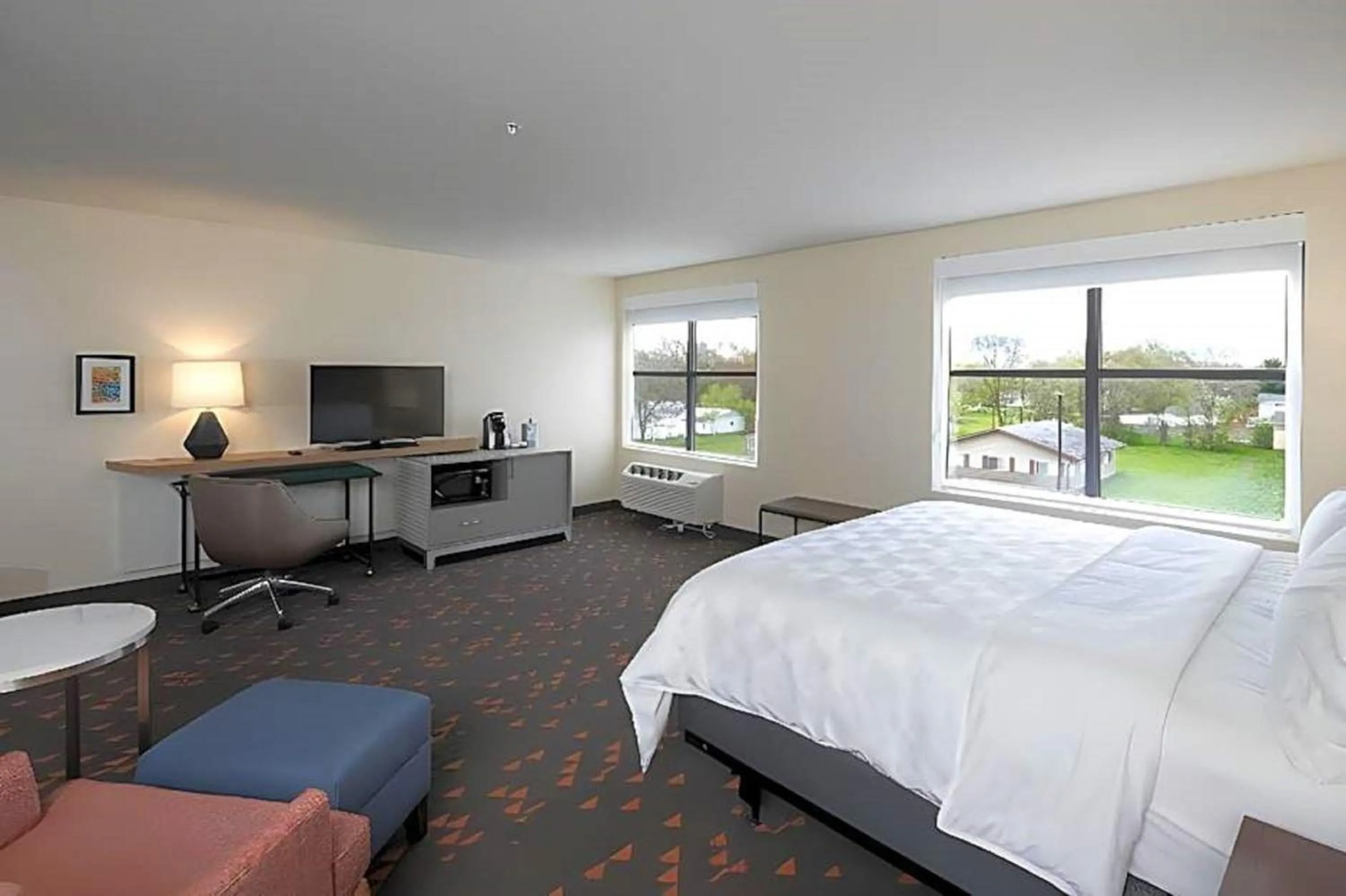 Photo of the whole room, Bed in Holiday Inn - Kalamazoo West by IHG