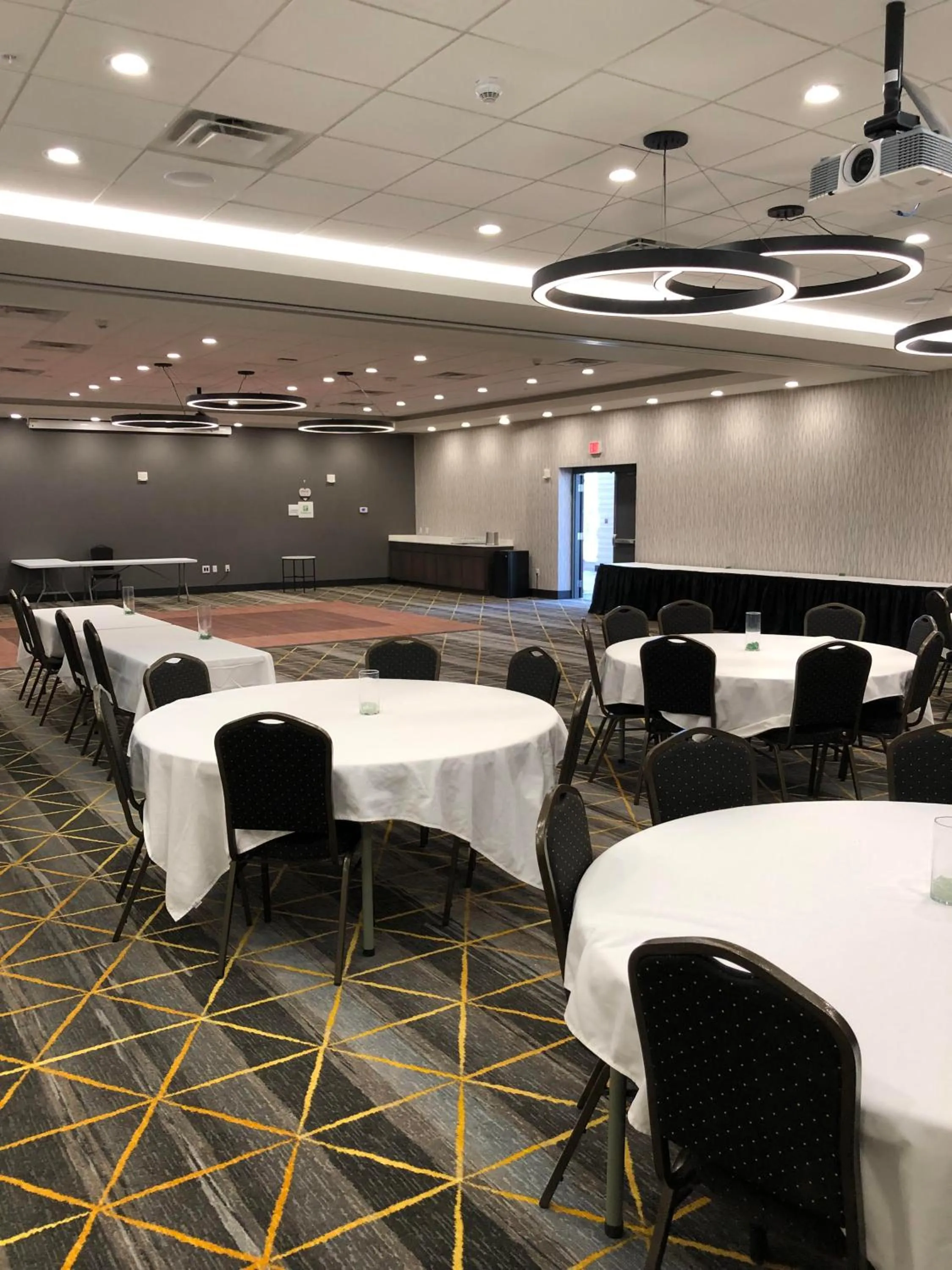 Meeting/conference room in Holiday Inn - Kalamazoo West by IHG