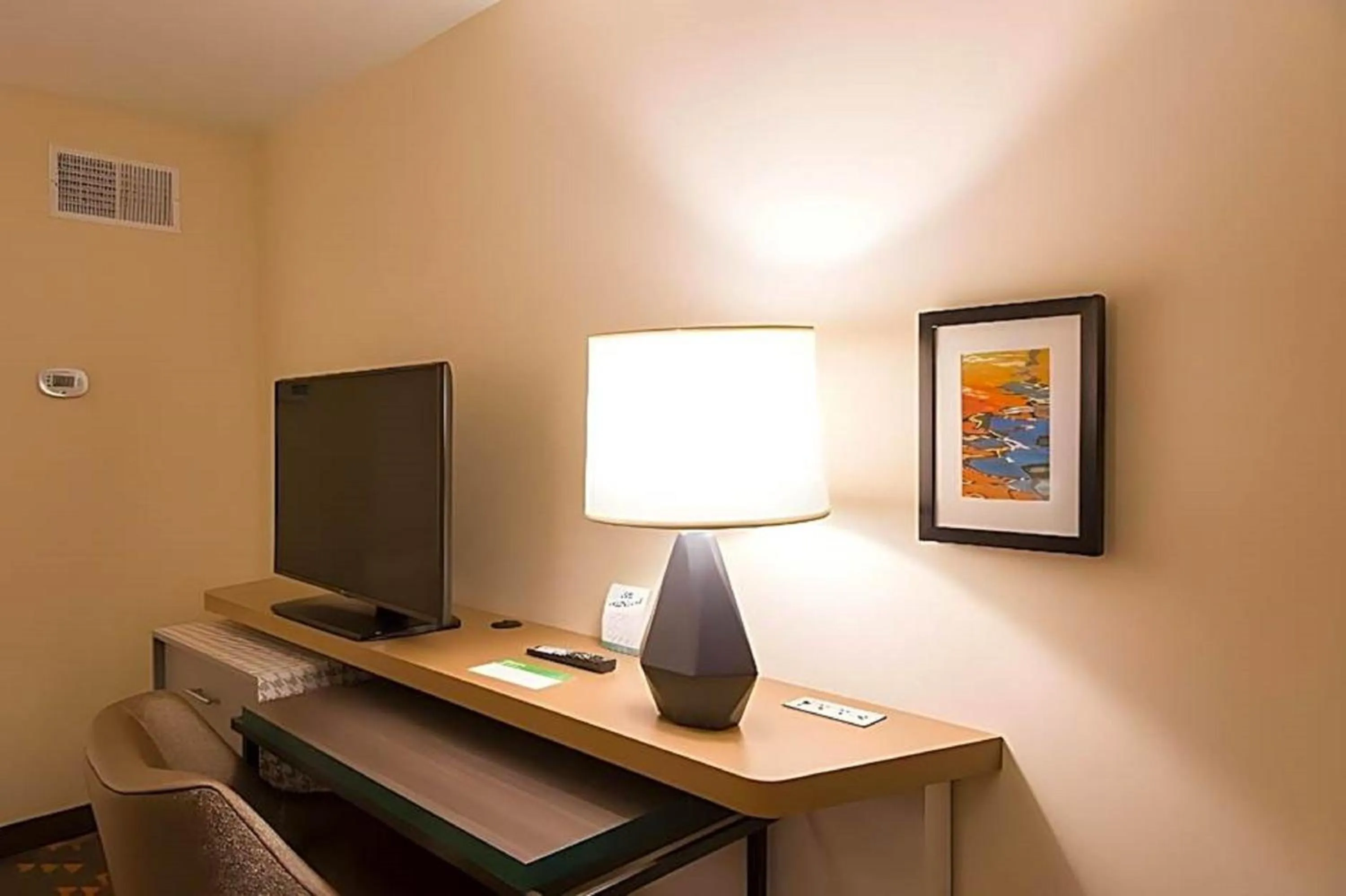 Photo of the whole room in Holiday Inn - Kalamazoo West by IHG