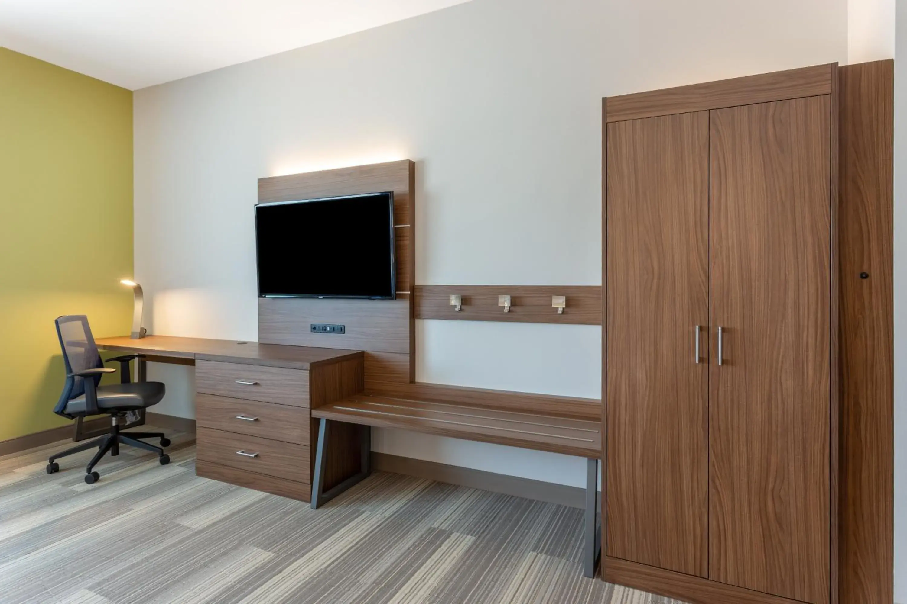 Executive King Room - Hearing Accessible in Holiday Inn Express & Suites - Springfield North by IHG Executive King Room - Hearing Accessible in Holiday Inn Express & Suites - Springfield North by IHG