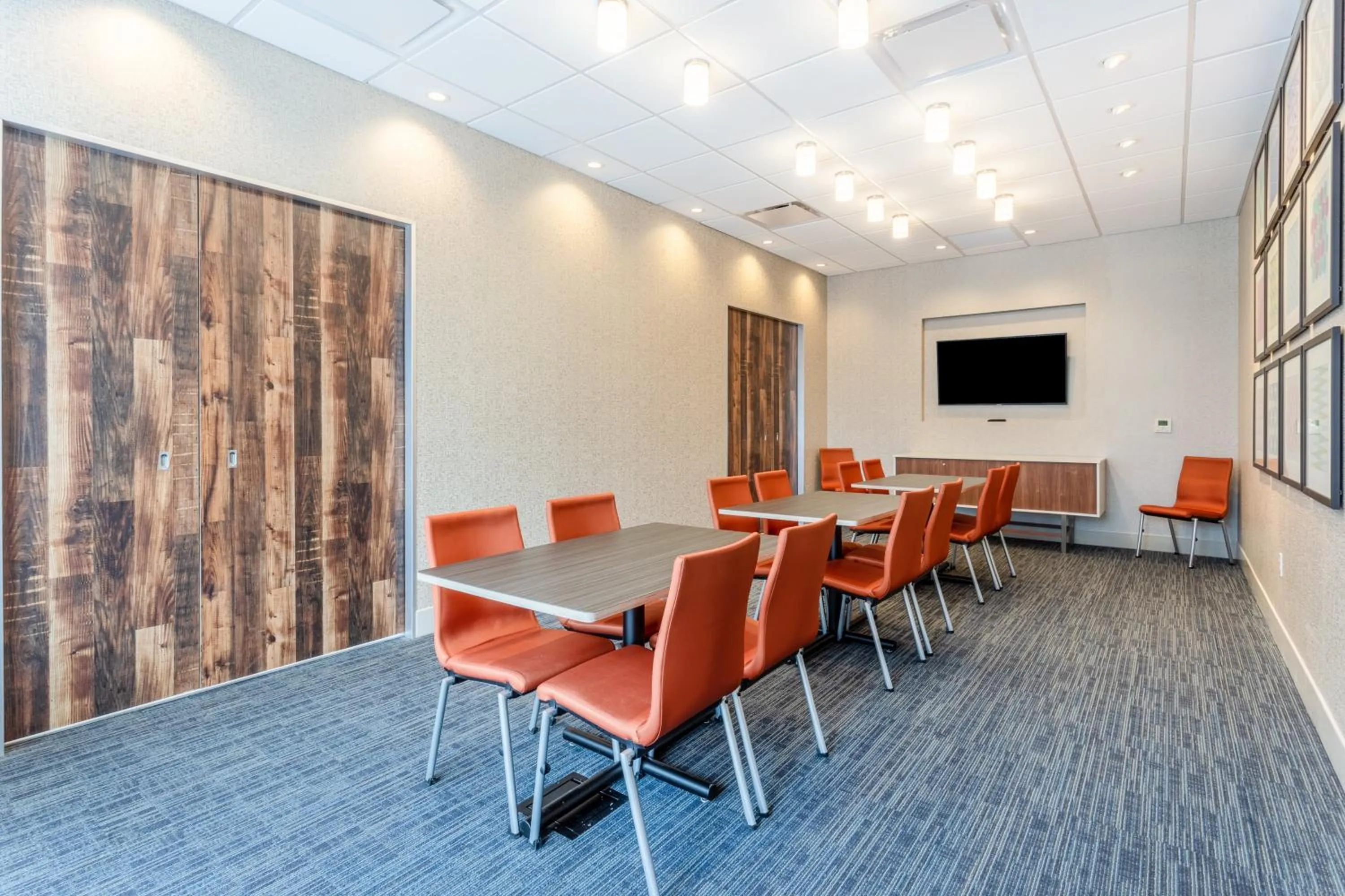 Meeting/conference room in Holiday Inn Express & Suites - Springfield North by IHG