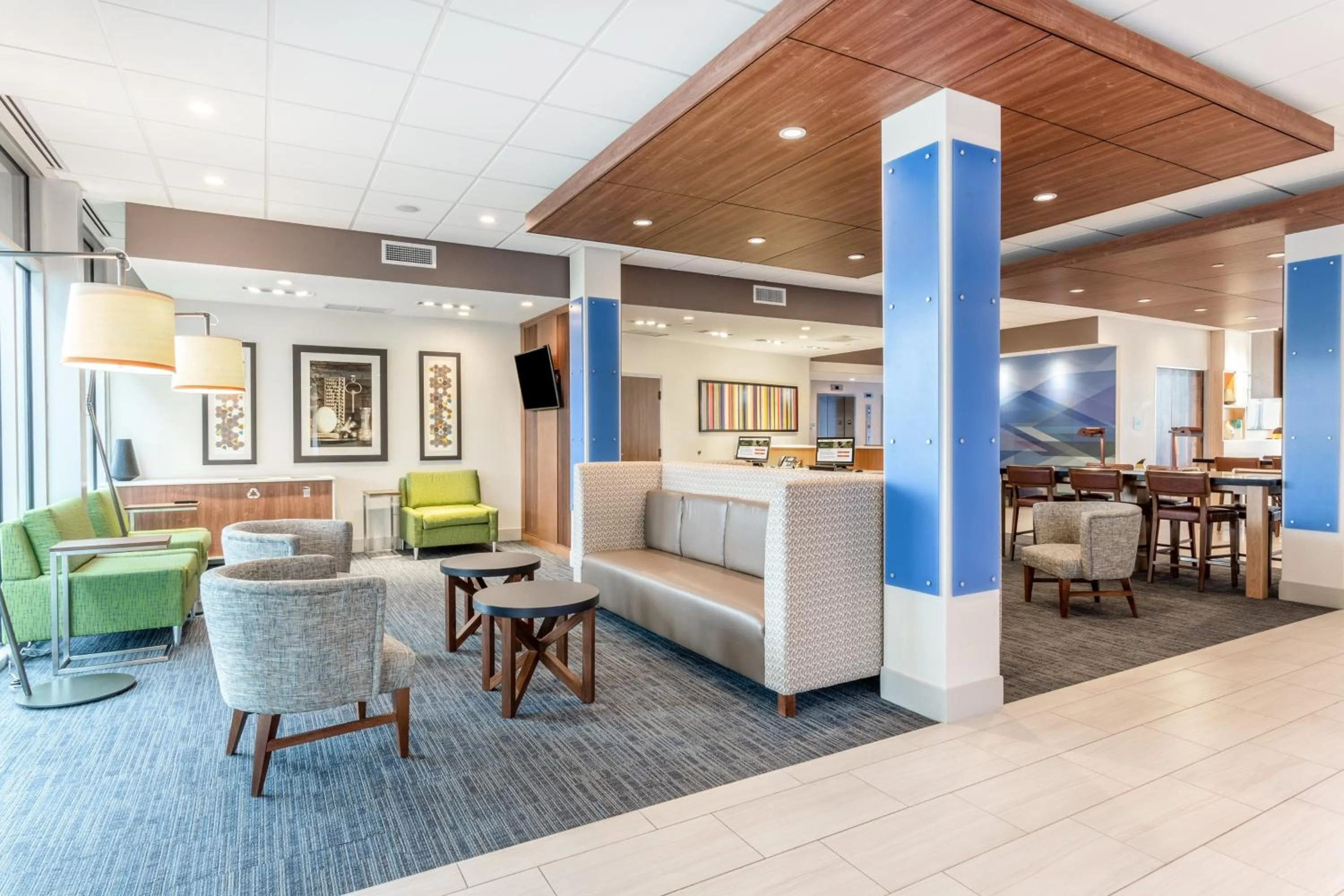 Property building in Holiday Inn Express & Suites - Springfield North by IHG