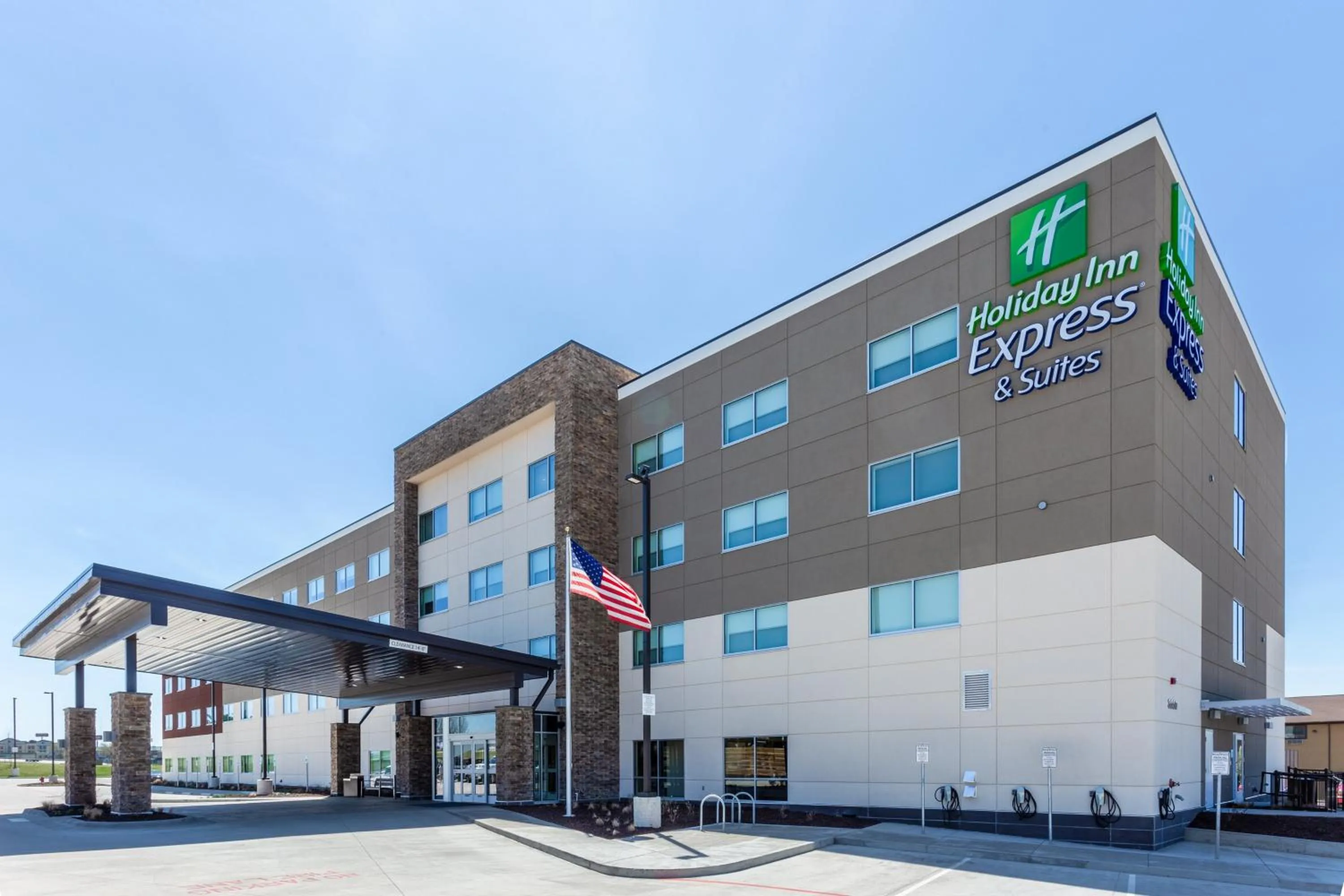Property building in Holiday Inn Express & Suites - Springfield North by IHG