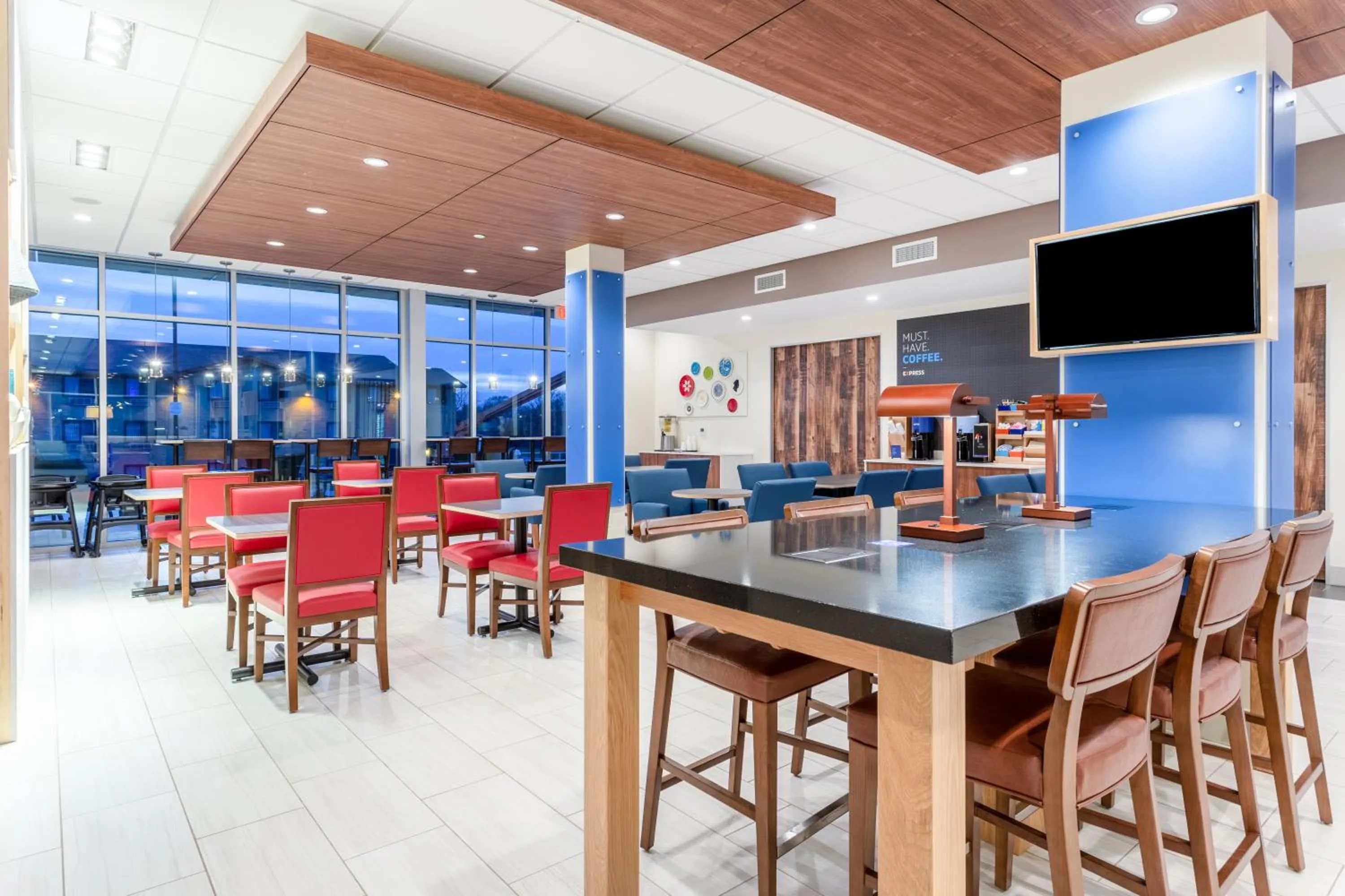 Breakfast in Holiday Inn Express & Suites - Springfield North by IHG