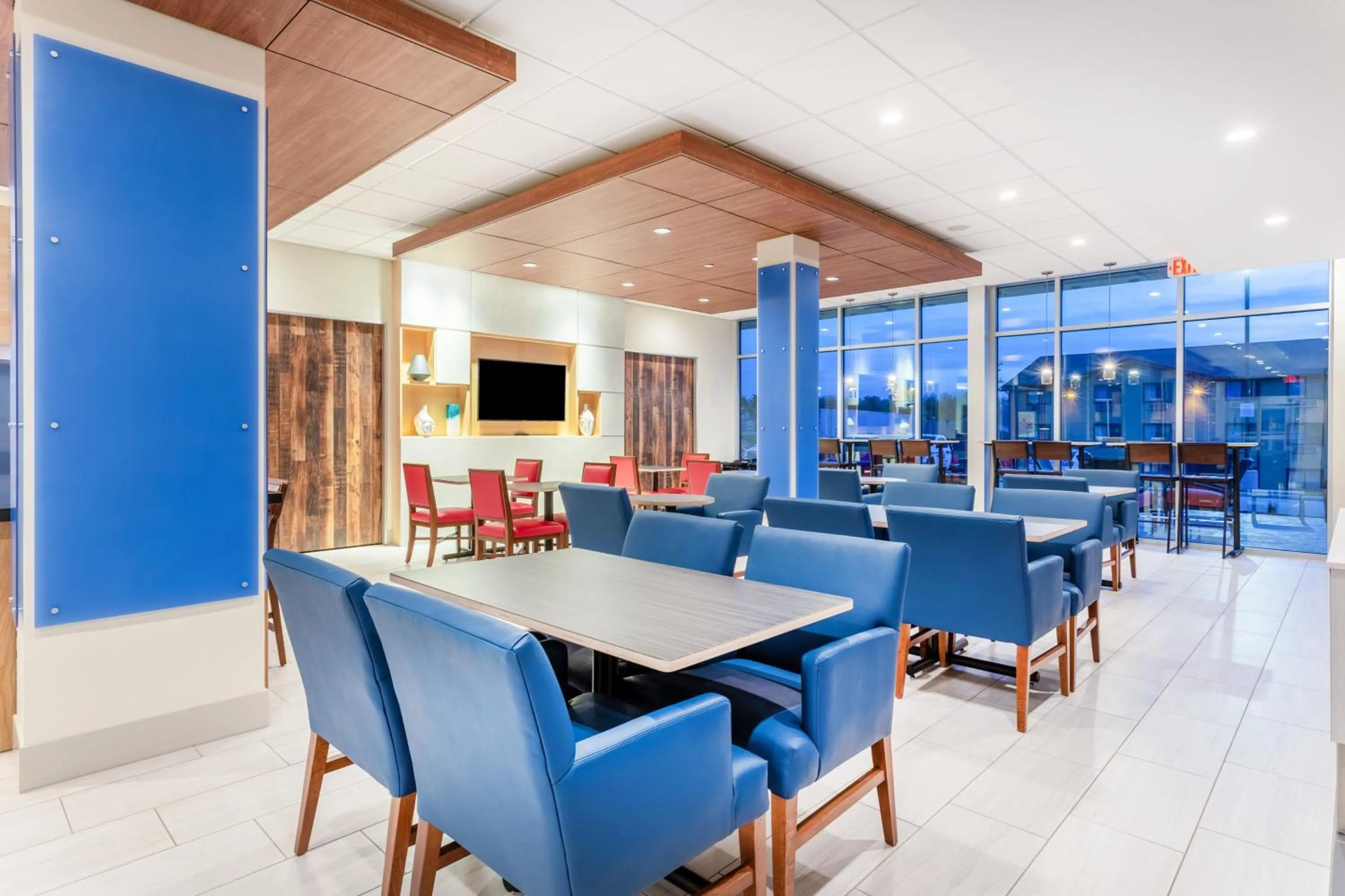 Breakfast in Holiday Inn Express & Suites - Springfield North by IHG
