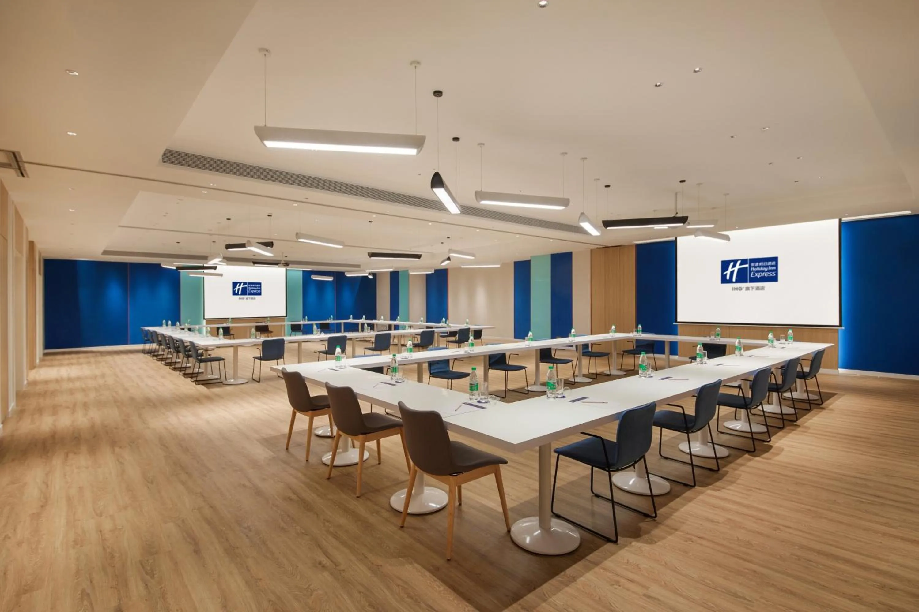 Meeting/conference room in Holiday Inn Express Xiamen Airport Zone by IHG