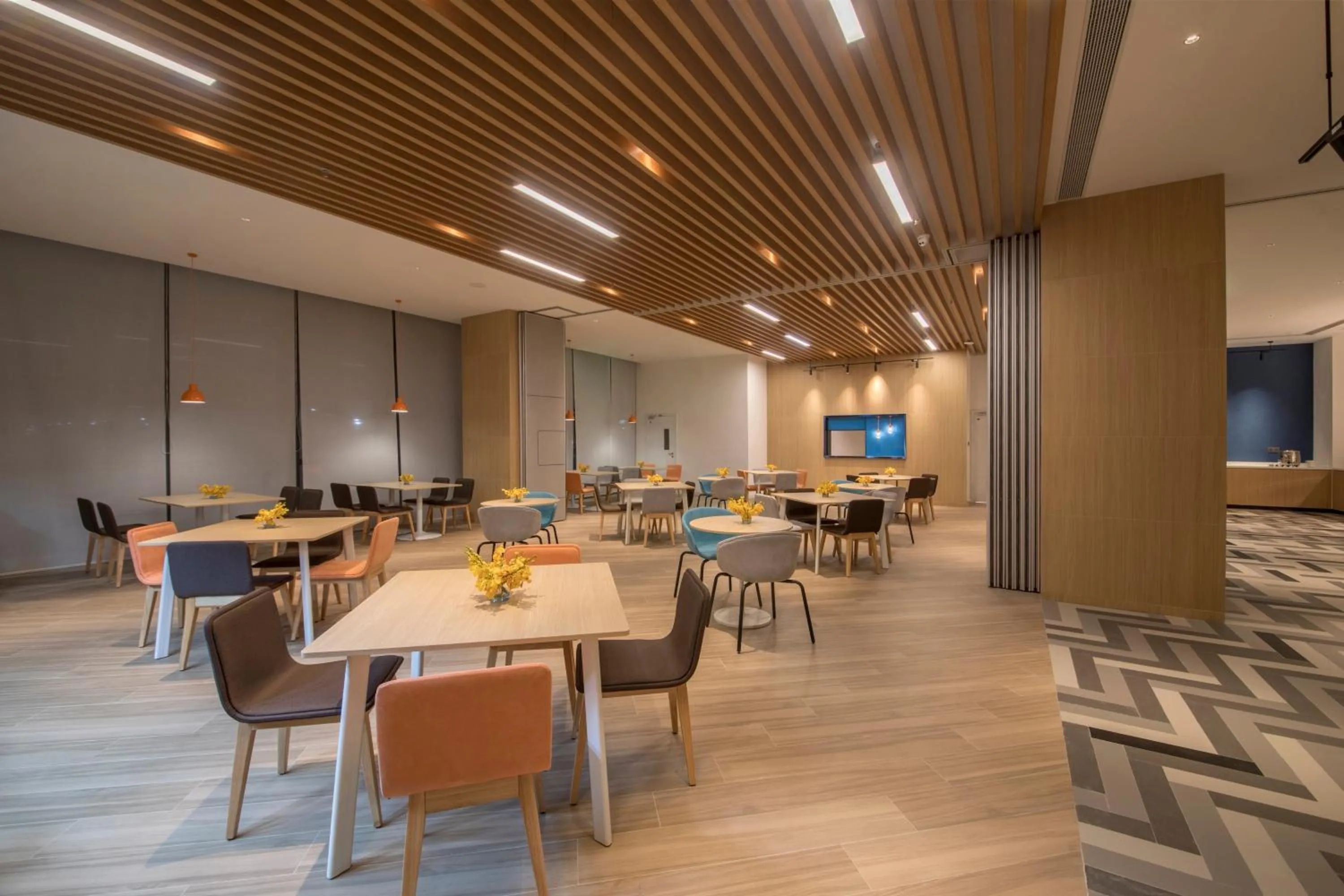 Restaurant/places to eat in Holiday Inn Express Xiamen Airport Zone by IHG