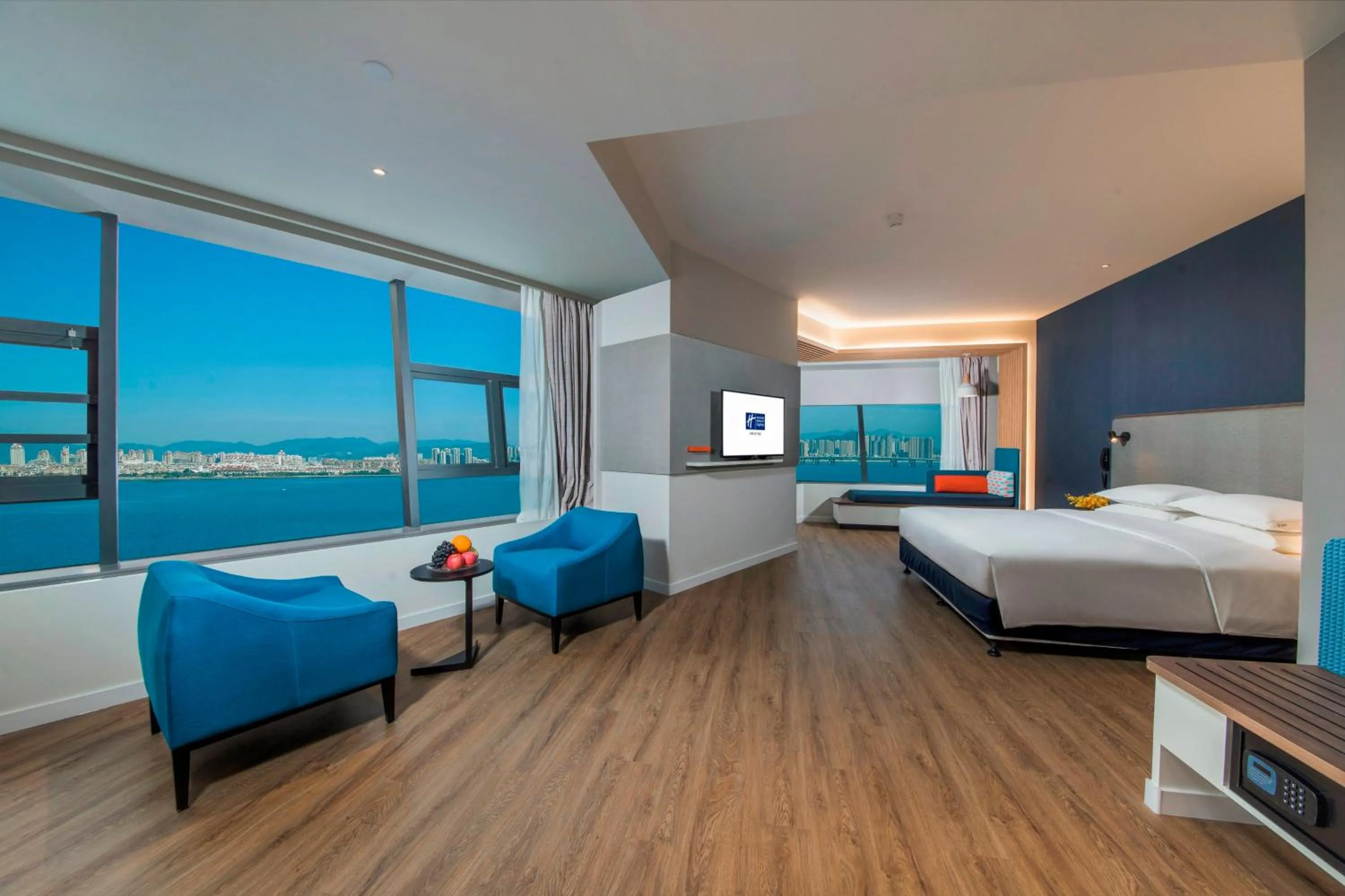 Photo of the whole room, Bed in Holiday Inn Express Xiamen Airport Zone by IHG