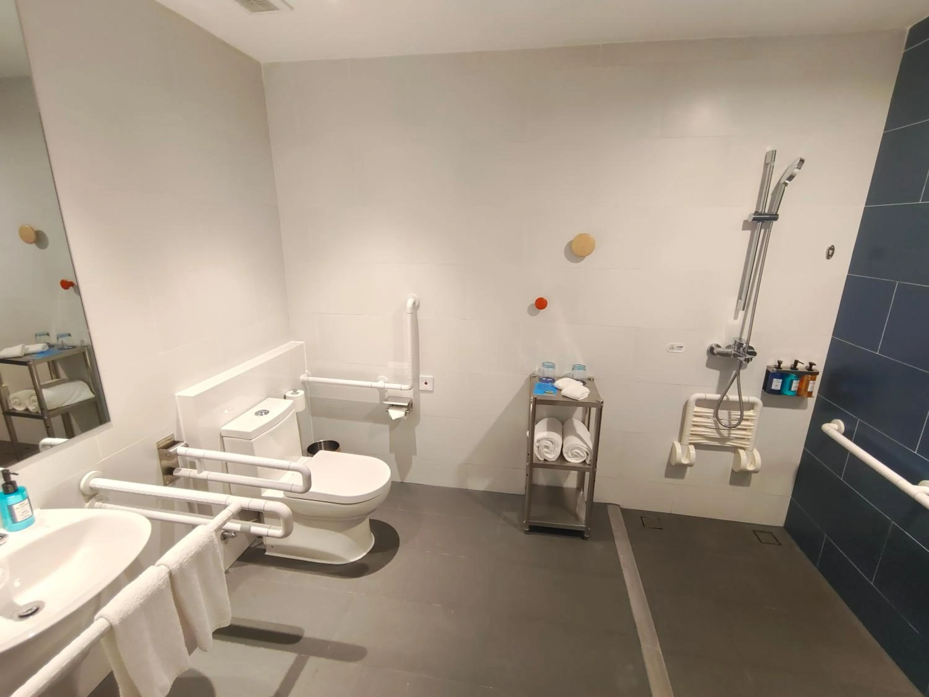Toilet in Holiday Inn Express Xiamen Airport Zone by IHG