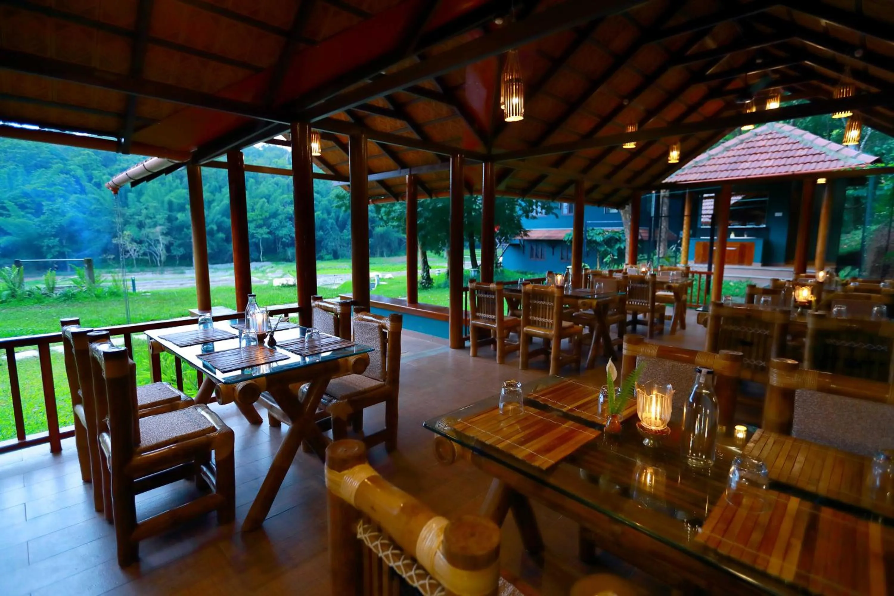 Restaurant/places to eat in Vayal Veedu