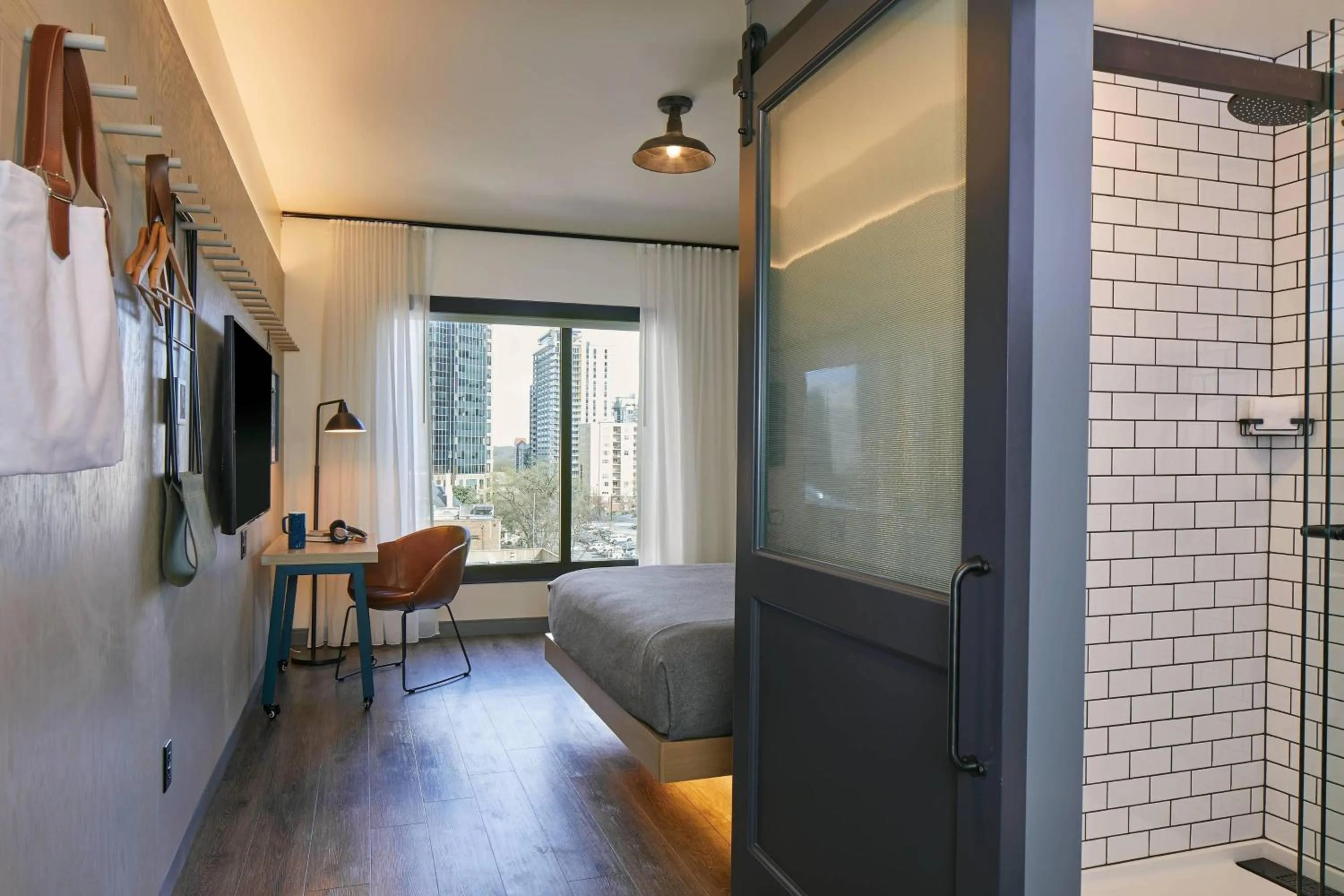 Photo of the whole room, Bed in Moxy Atlanta Midtown