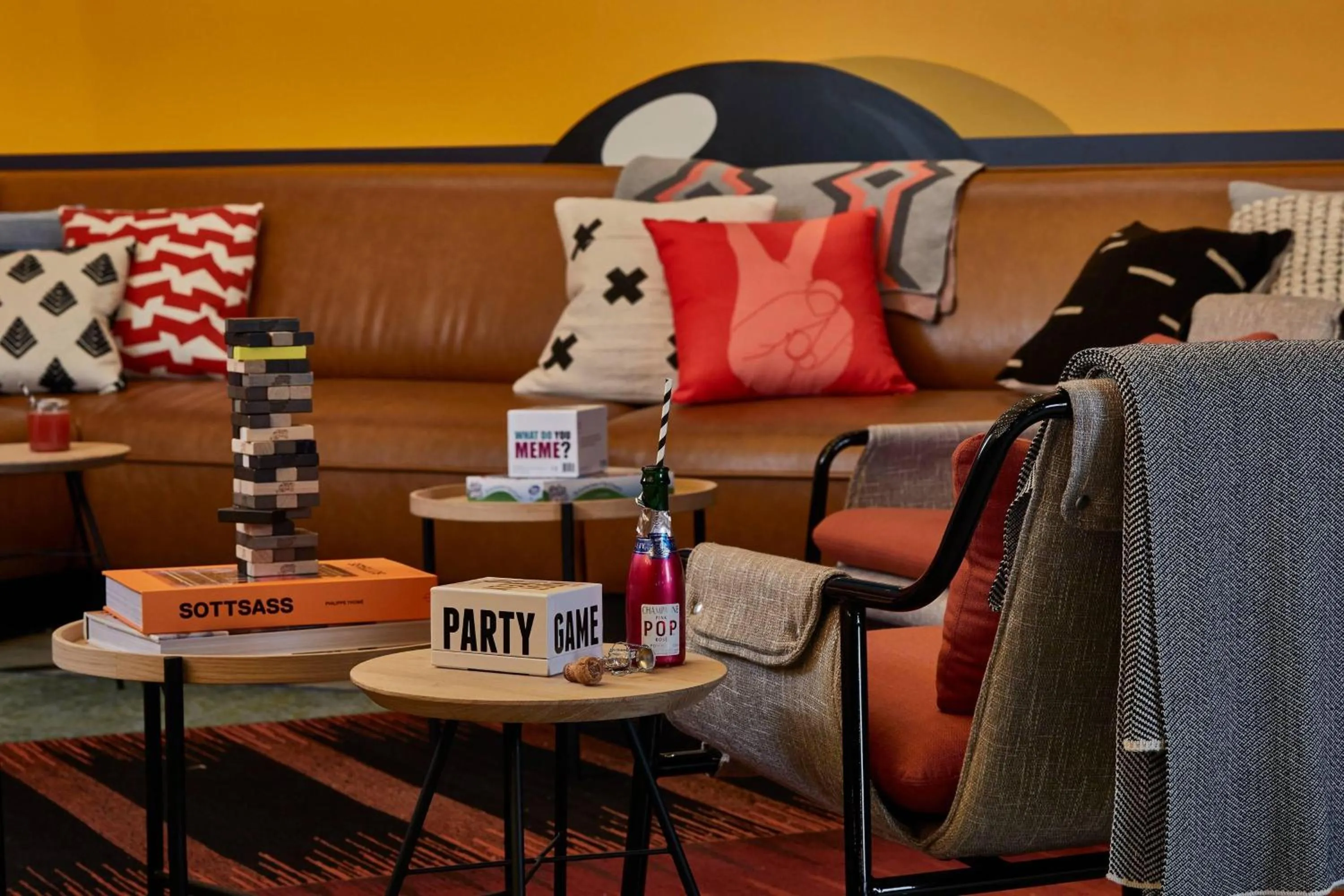 Living room in Moxy Atlanta Midtown