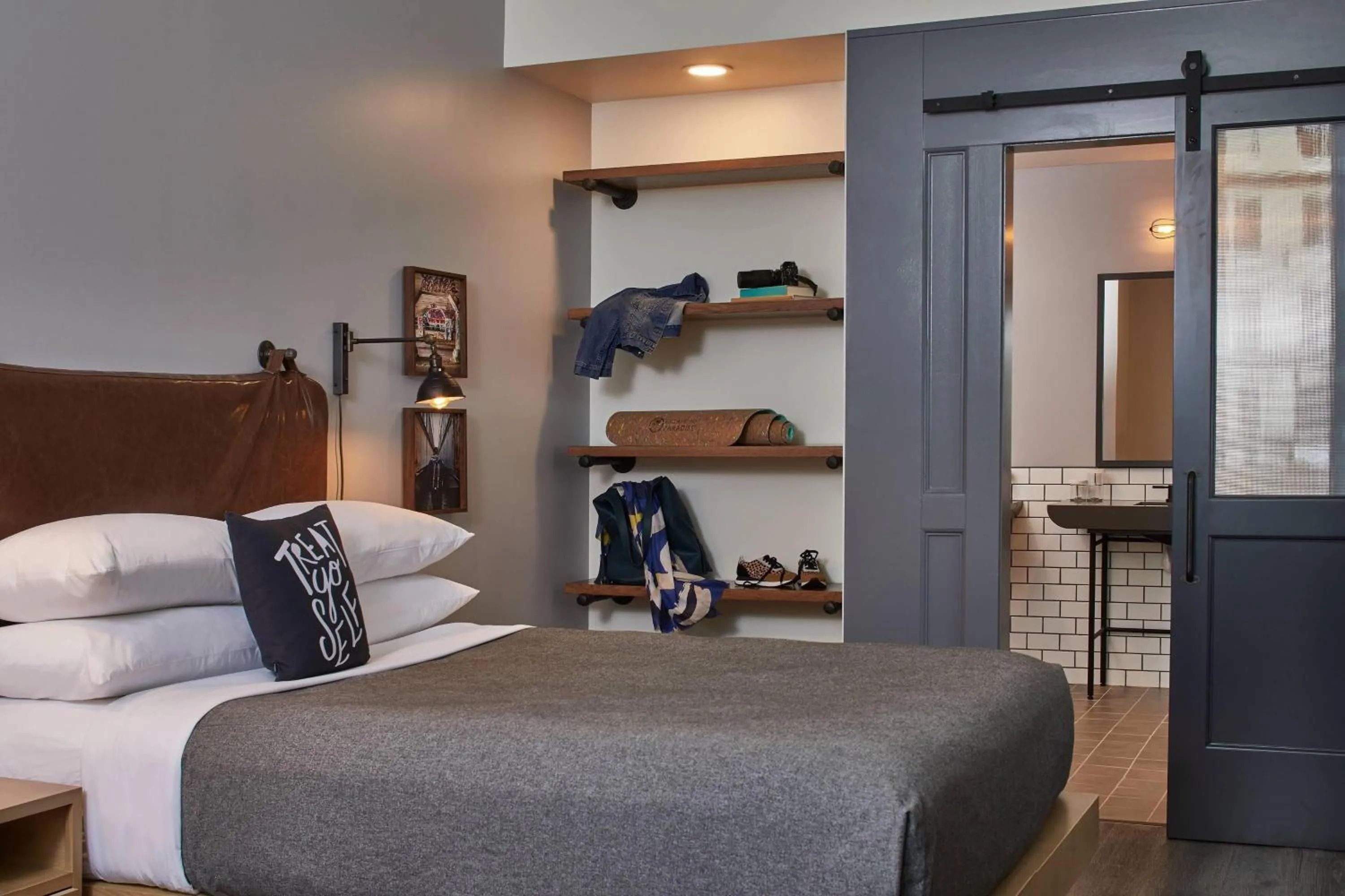 Bedroom, Bed in Moxy Atlanta Midtown