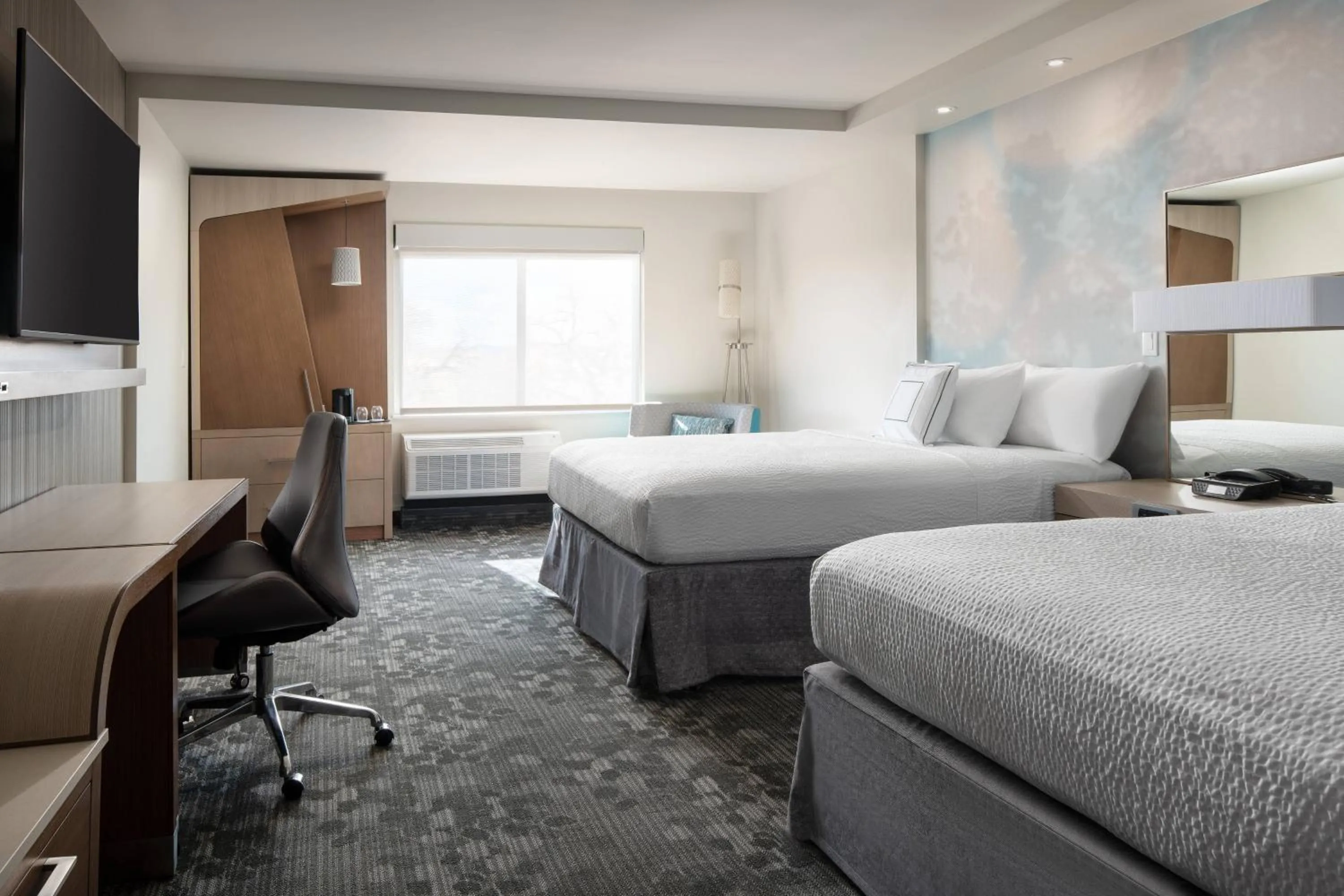 Photo of the whole room, Bed in Courtyard by Marriott Loveland Fort Collins
