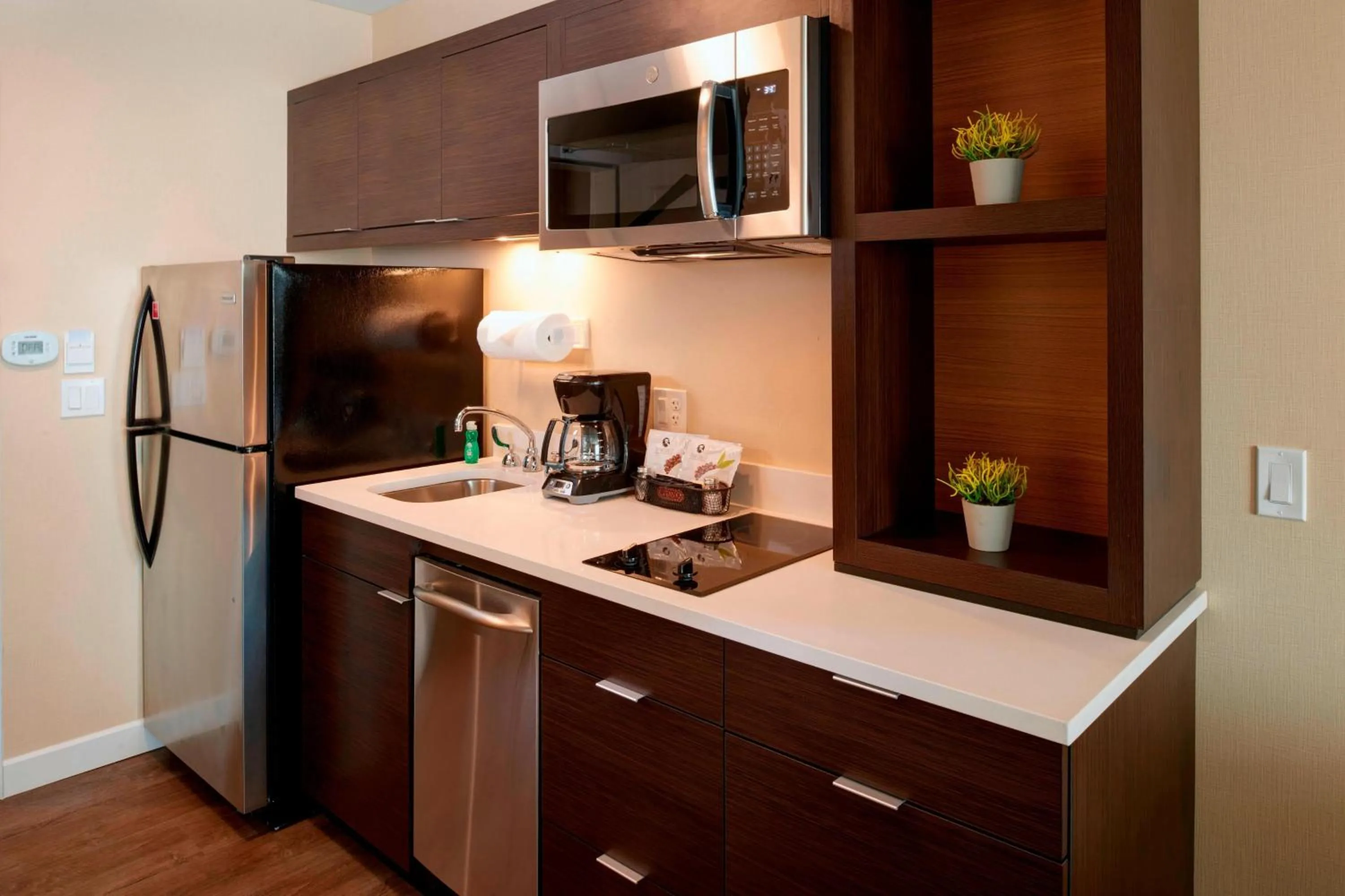 Kitchen or kitchenette in TownePlace Suites by Marriott Grand Rapids Airport