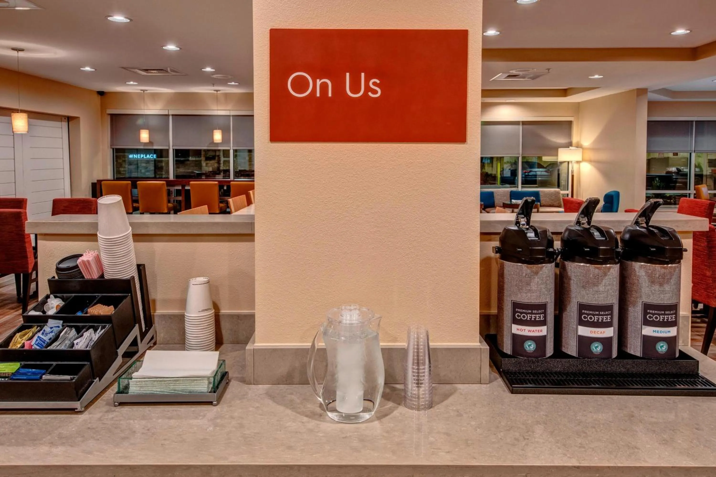 Lounge or bar in TownePlace Suites by Marriott Hot Springs