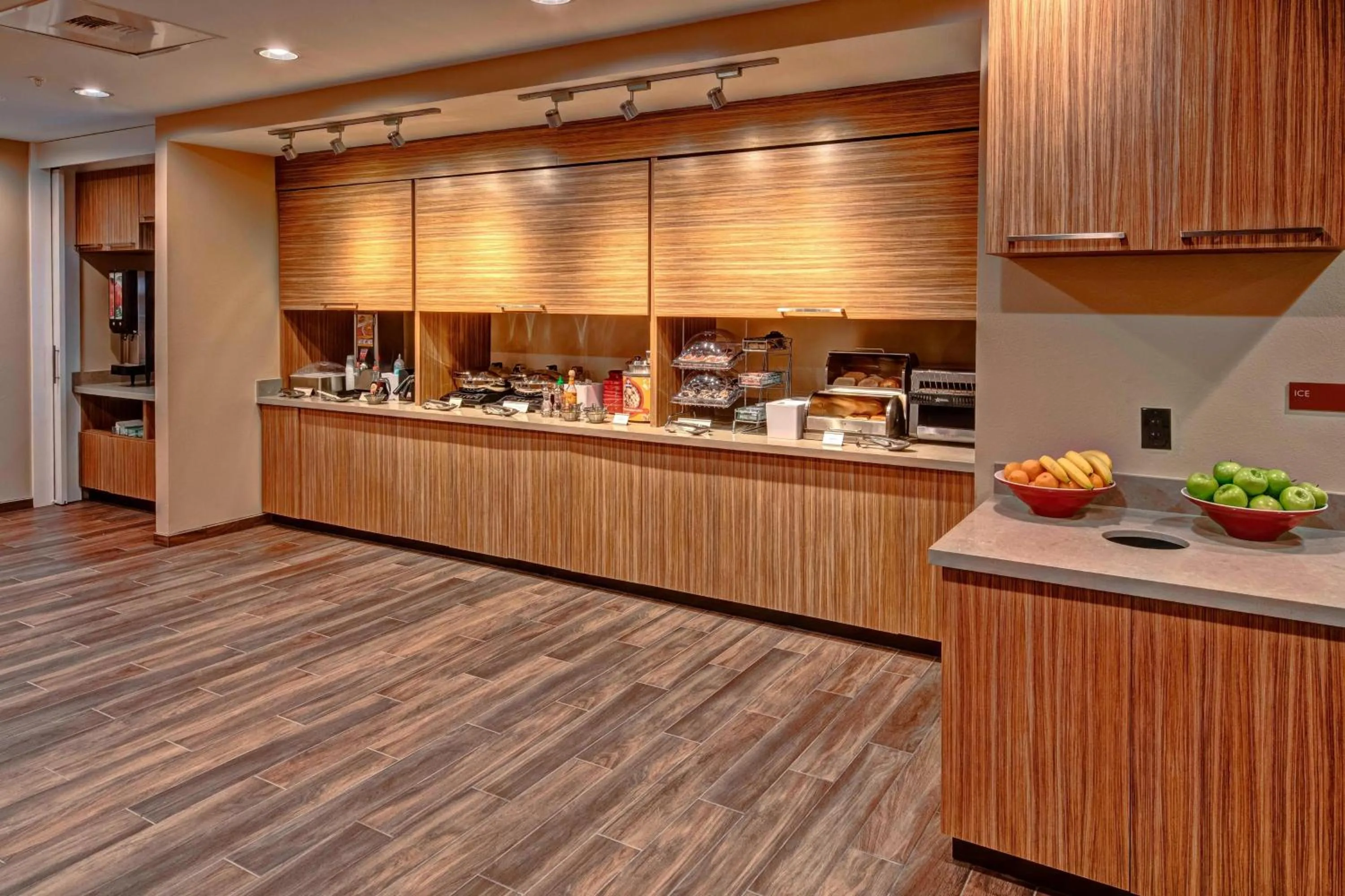Breakfast in TownePlace Suites by Marriott Hot Springs